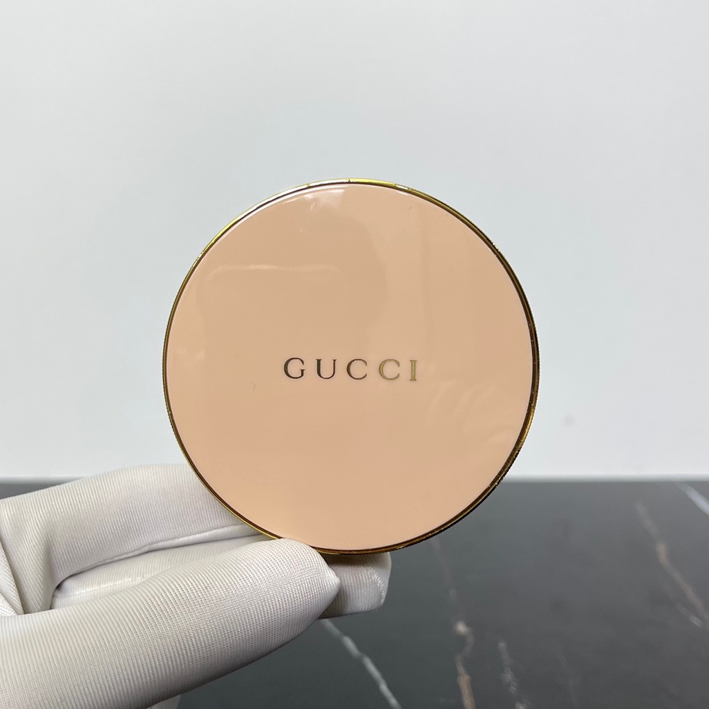Gucci Poudre De Beauté Mat Naturel Face Powder - Luxurious Matte Finish 5 i1680615025 2234 0