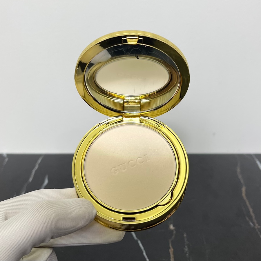 Gucci Poudre De Beauté Mat Naturel Face Powder - Luxurious Matte Finish 8 i1680615069 5704 0