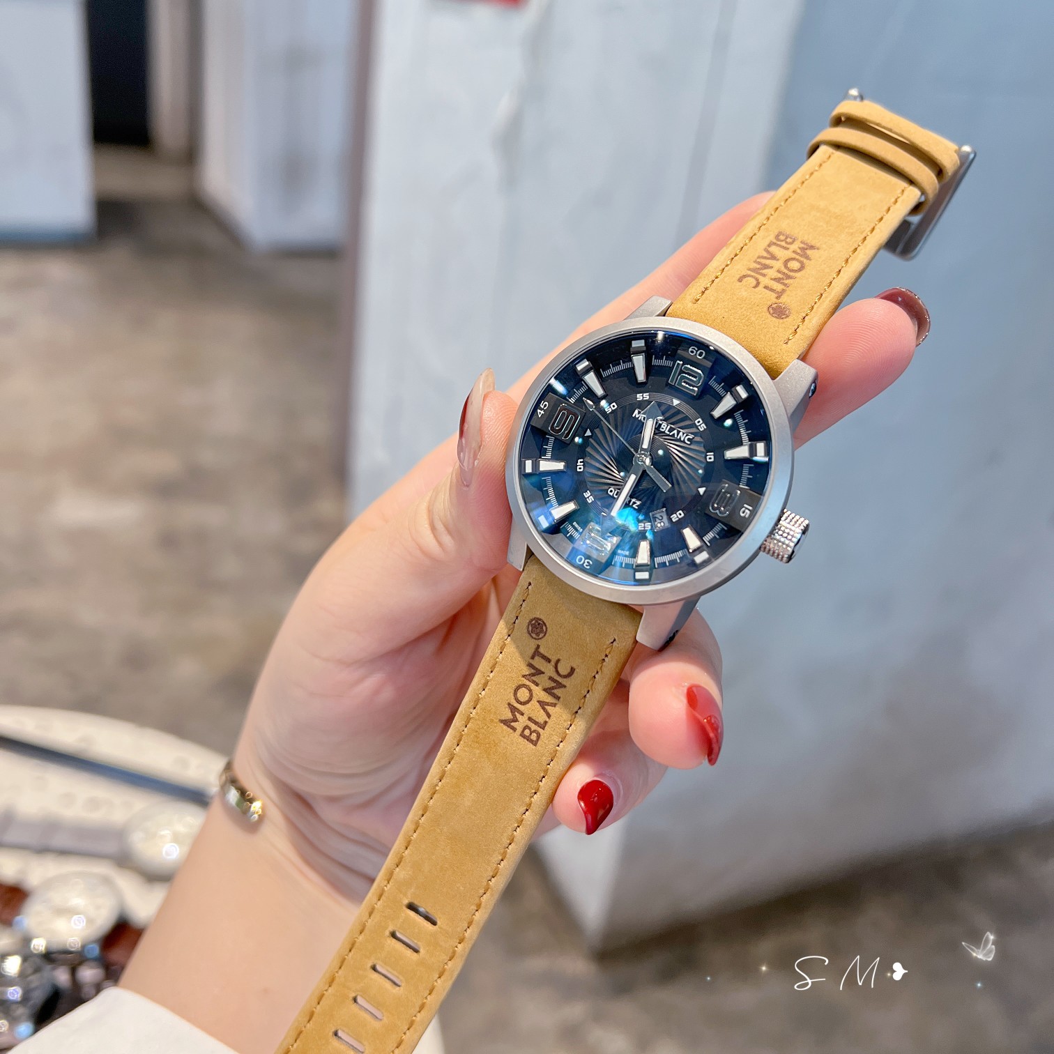 Montblanc Multifunctional Wristwatch: Fine Design, Premium Materials, Versatile for Business and Leisure.