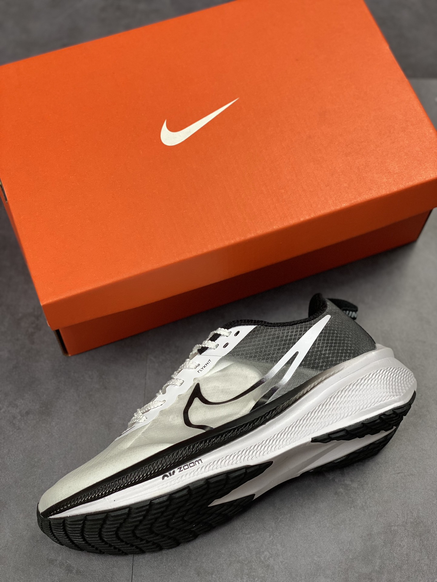 170 Nike Air Zoom Viale 维亚尔系列运动跑鞋CW7358-880