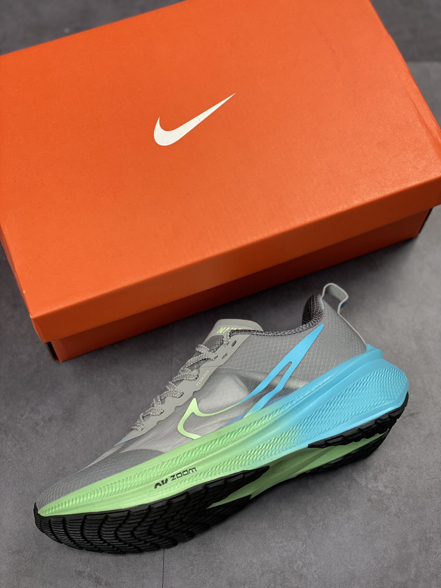 170 Nike Air Zoom Viale 维亚尔系列运动跑鞋 CW7358-890