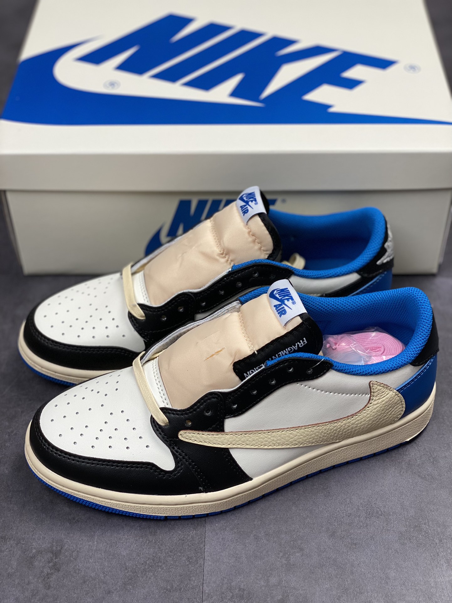 200 Fragment x Travis Scott x Air Jordan 1 Low 三方联名