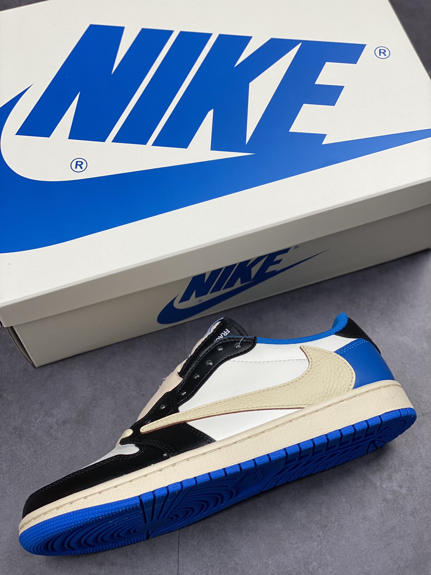200 Fragment x Travis Scott x Air Jordan 1 Low 三方联名