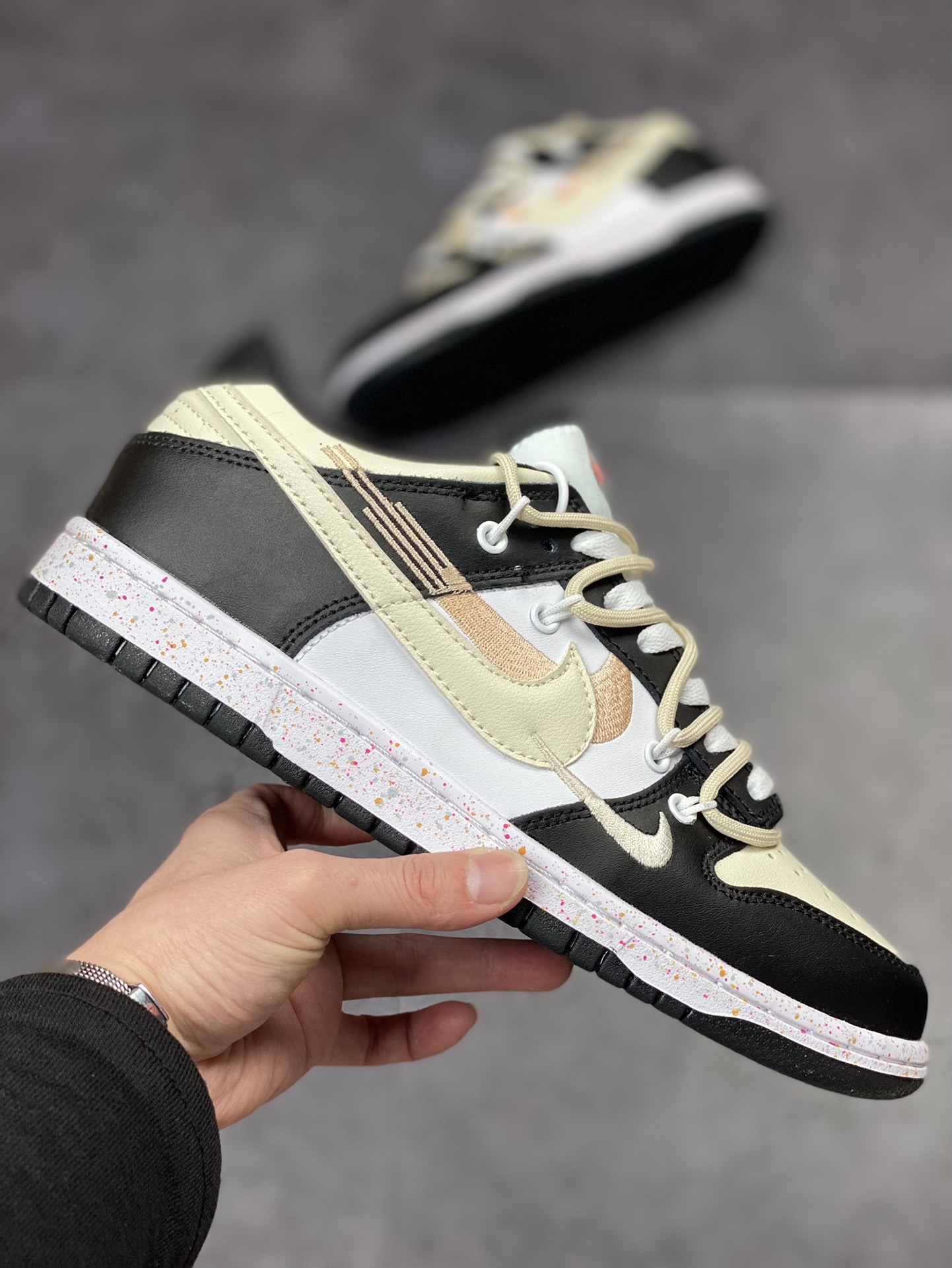 240 NIKE SB Dunk Low 黑白奶黄绑带 FD4623-131-3