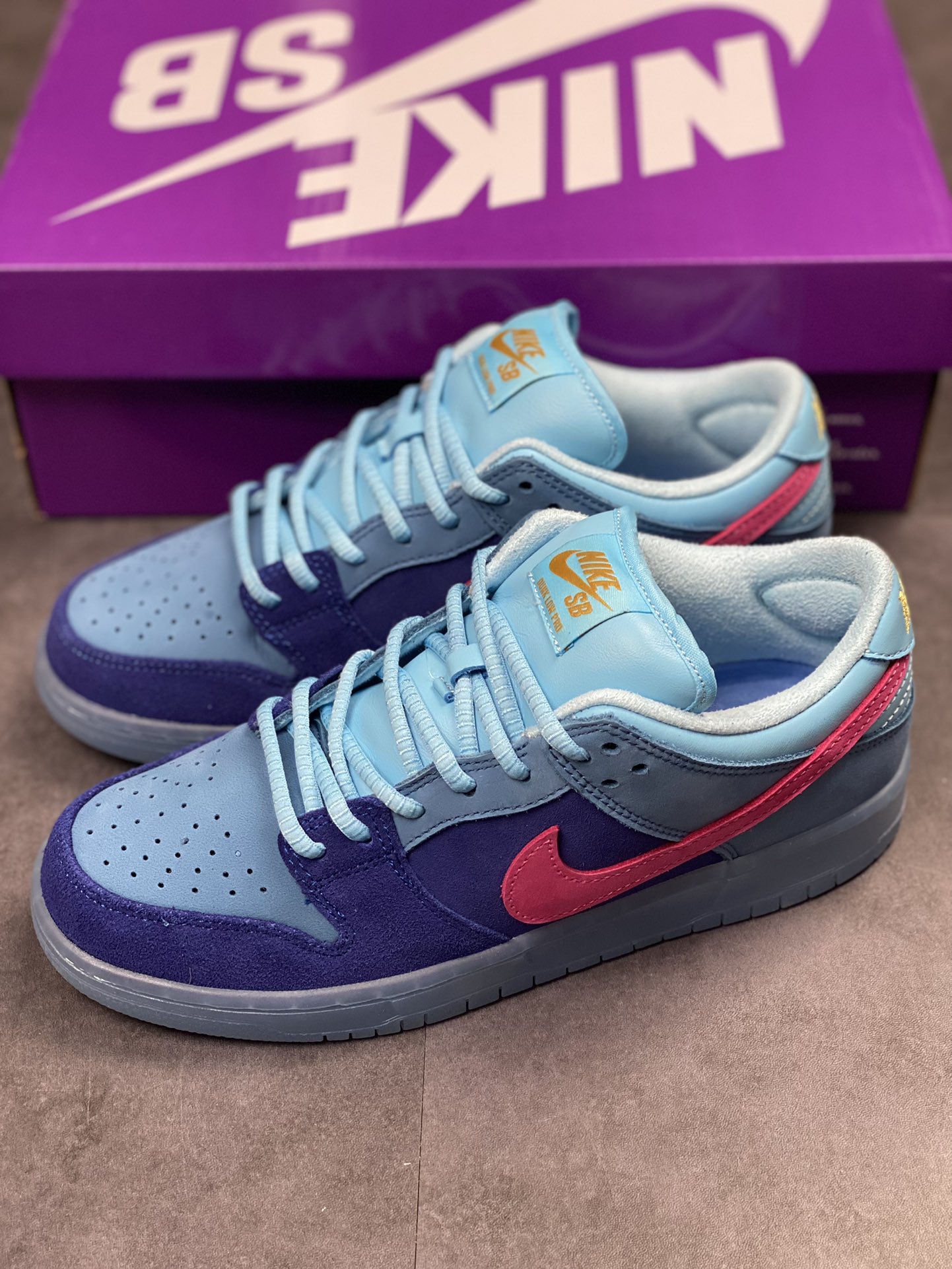 420 Run The Jewels x Nike SB Dunk Low 说唱乐队联名DO9404-400
