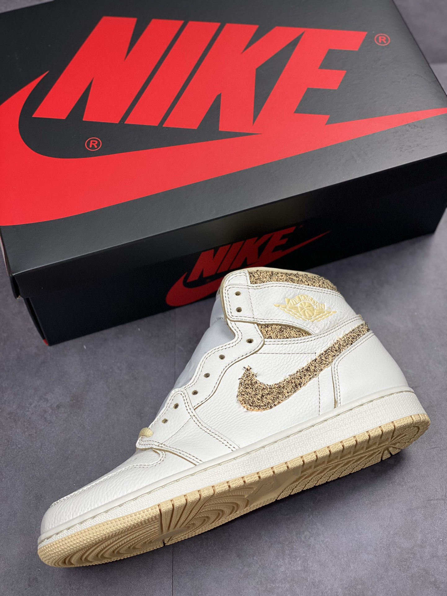 350 Air Jordan 1 Retro ”Vbiratoinso fN ajia” 小香风 FD8631-100