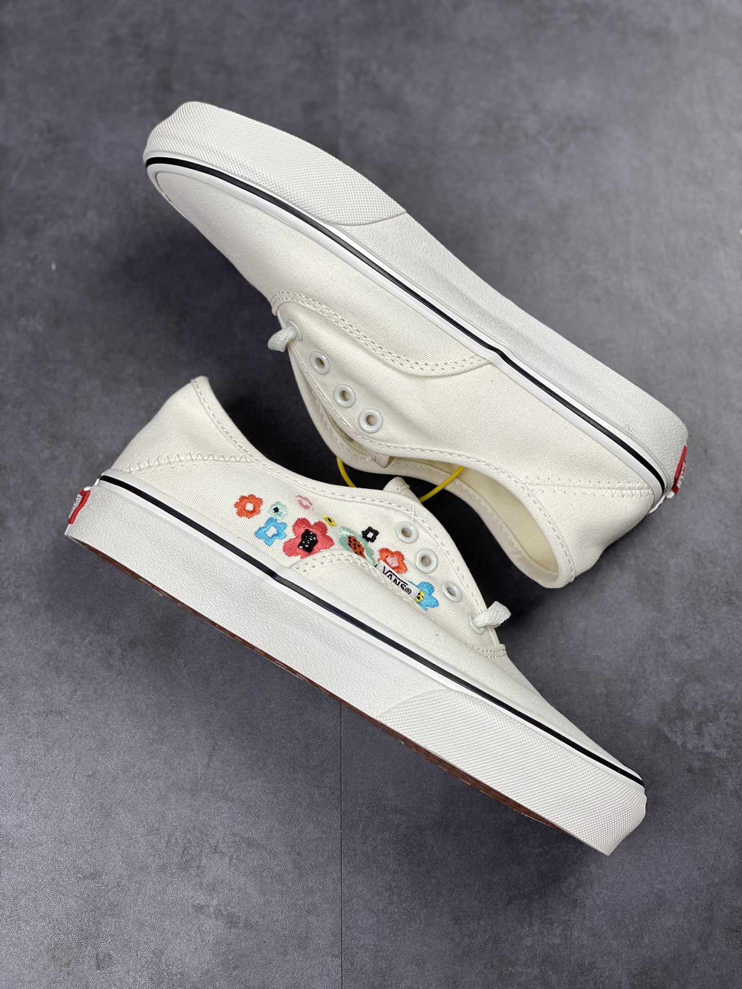 150 Vans Authentic VR3白色小花男女鞋帆布鞋