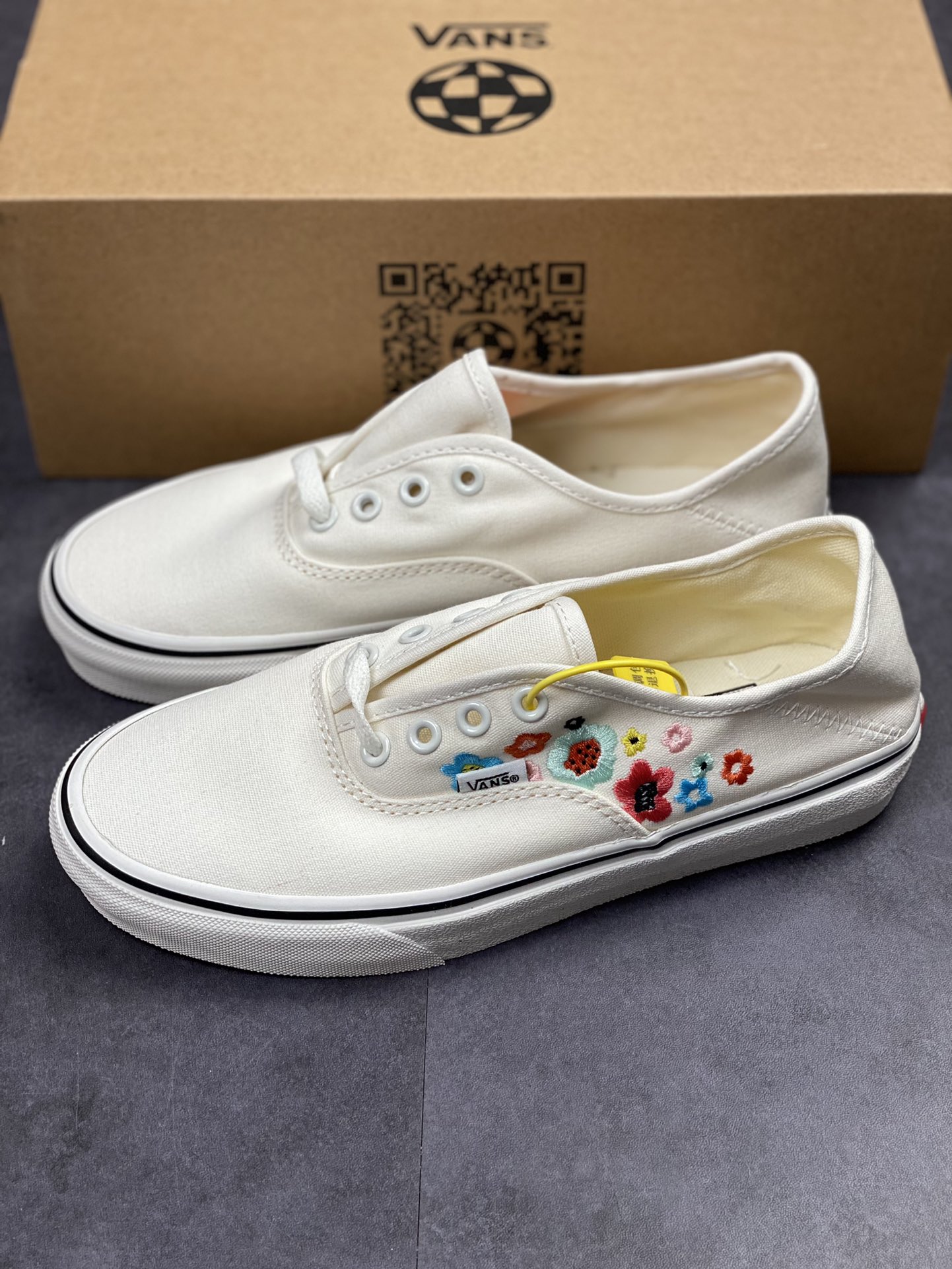 150 Vans Authentic VR3白色小花男女鞋帆布鞋