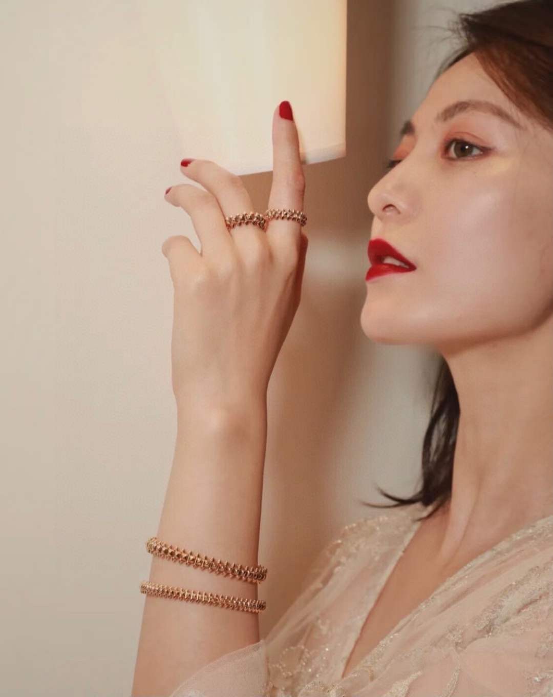 Cartier Clash de Cartier系玩列转跃动光影