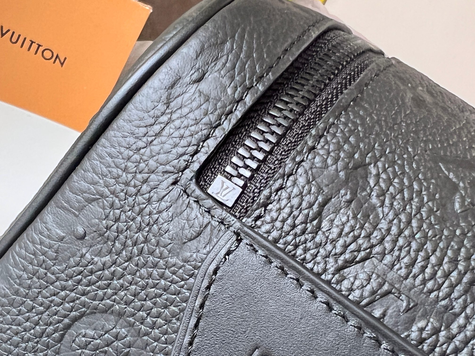 NO:200950,【Dopp Kit Cleansing Makeup Bag】M59478 Embossed Watch Bag (Lychee Pattern) Black More Details, LV【Top Original List】, louis vuitton, cosmetic bags & cases19860909【Dopp Kit梳洗 化妆包】M59478压花手表包（荔枝纹）黑色更多细节,LV【顶级原单】,louis vuitton,cosmetic bags & cases,Bag