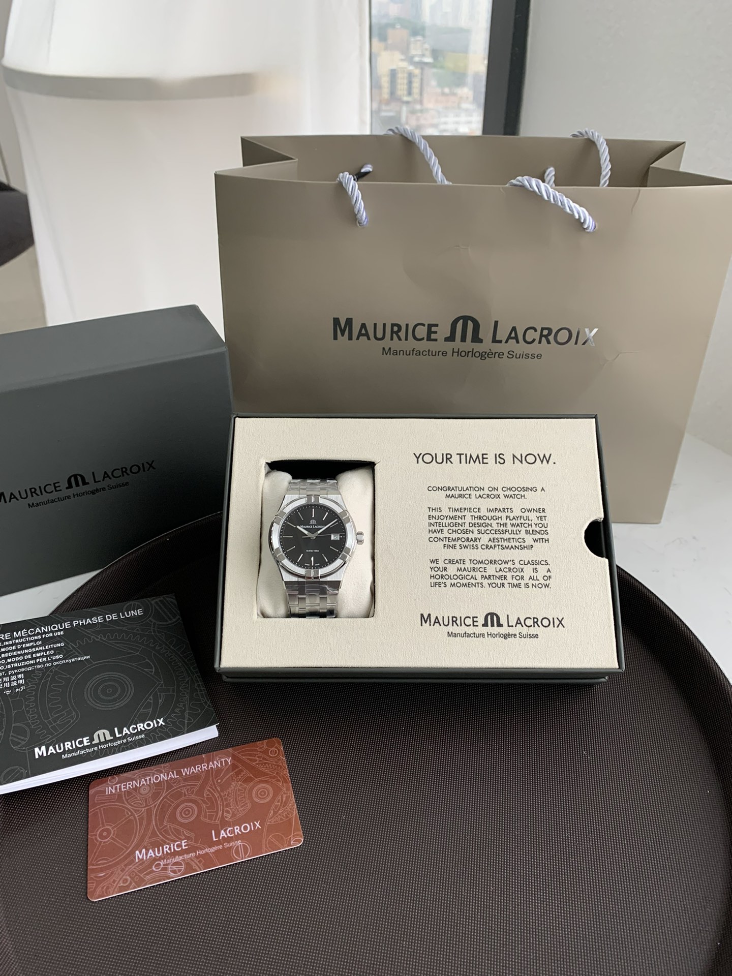 NO:145238,The new model is launched, and it is a new AIKNO series classic calendar watch with a sharp shape and a soft touch!  The AIKON family elements are retained in the design. The six 