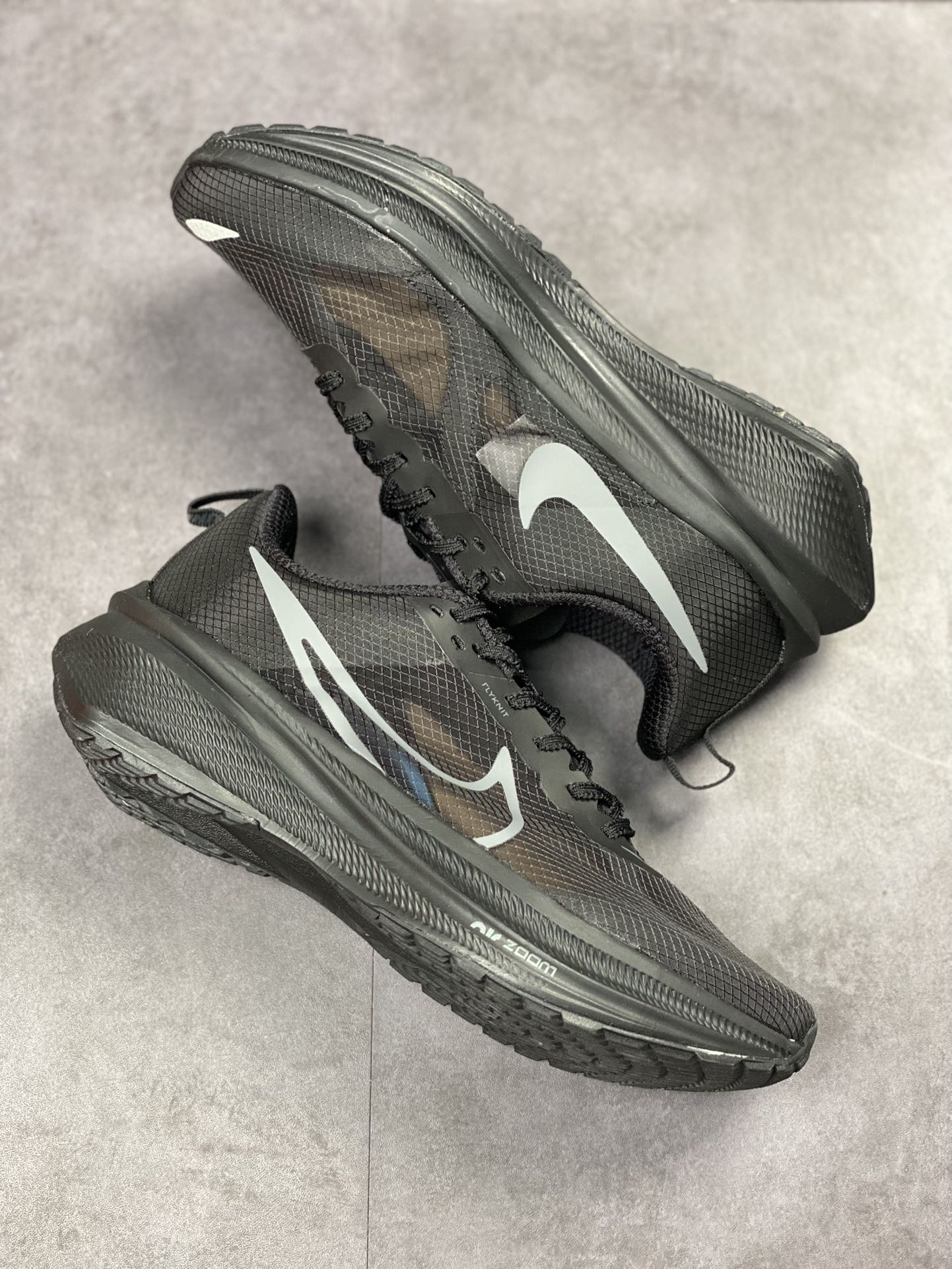170 Nike Air Zoom Viale 维亚尔系列运动跑鞋 采用蝉翼透气构成鞋面CW7358-883