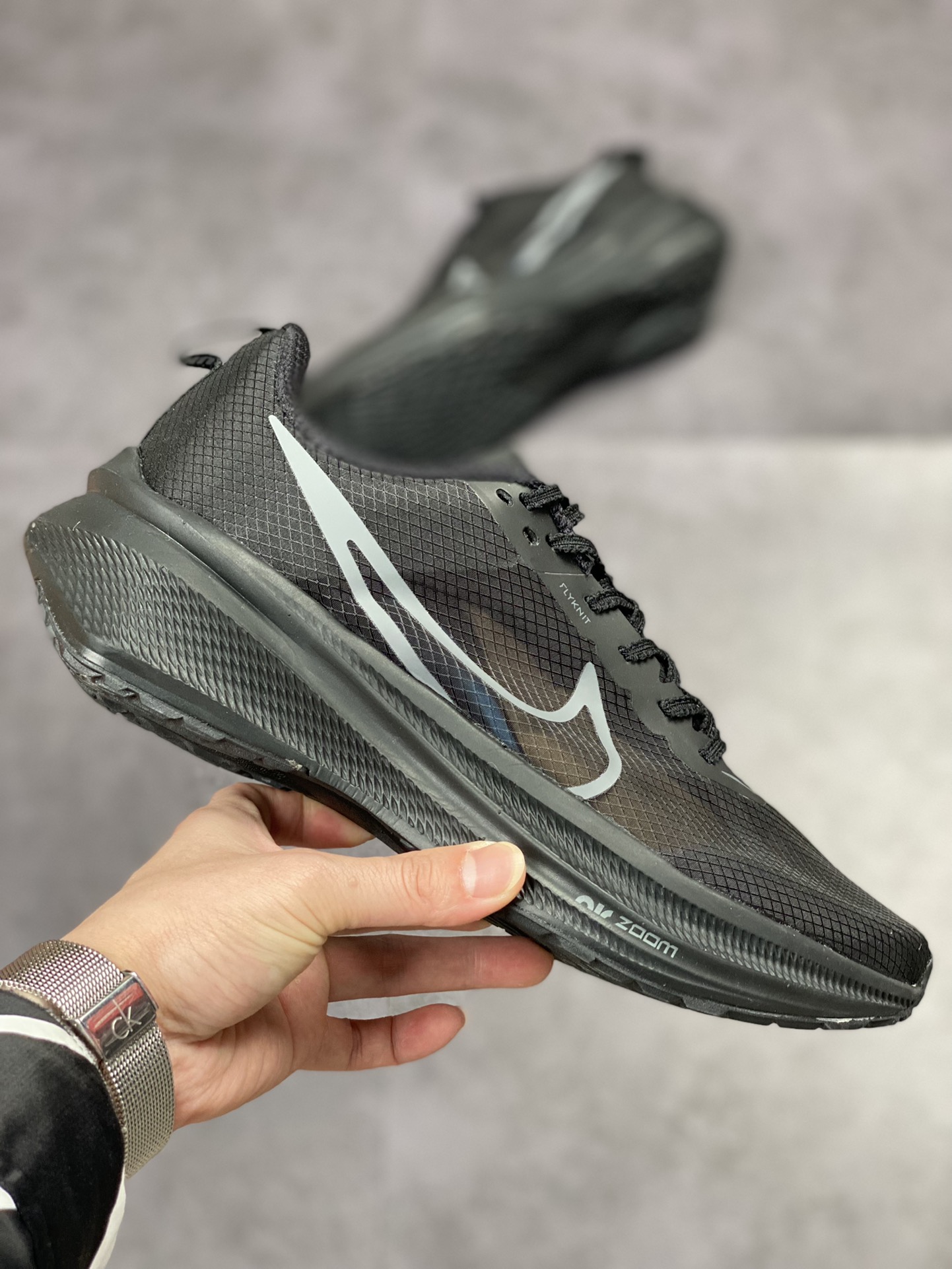 170 Nike Air Zoom Viale 维亚尔系列运动跑鞋 采用蝉翼透气构成鞋面CW7358-883
