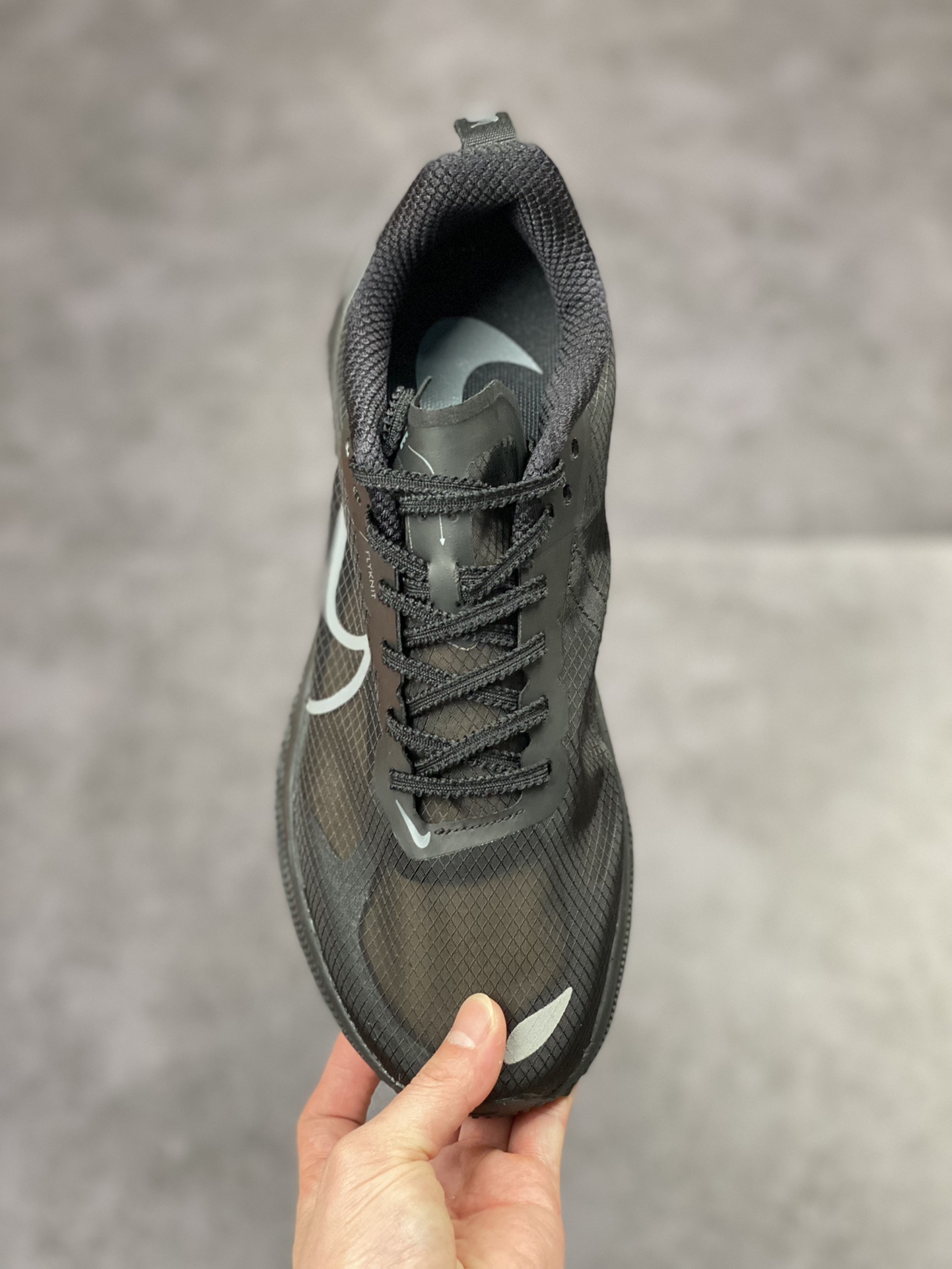 170 Nike Air Zoom Viale 维亚尔系列运动跑鞋 采用蝉翼透气构成鞋面CW7358-883