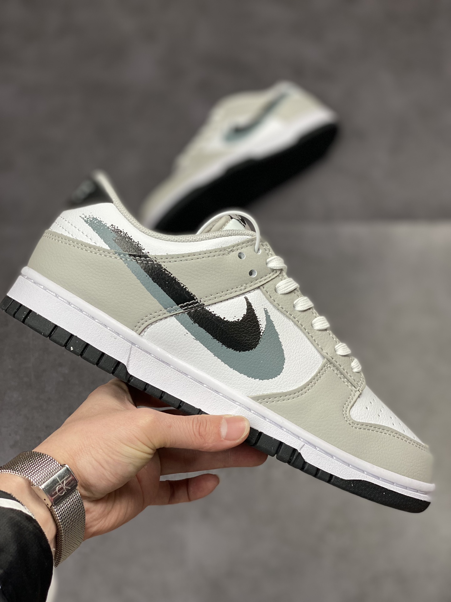 NIKE SB Dunk Low ”Spray Paint” Sage FD0661-100