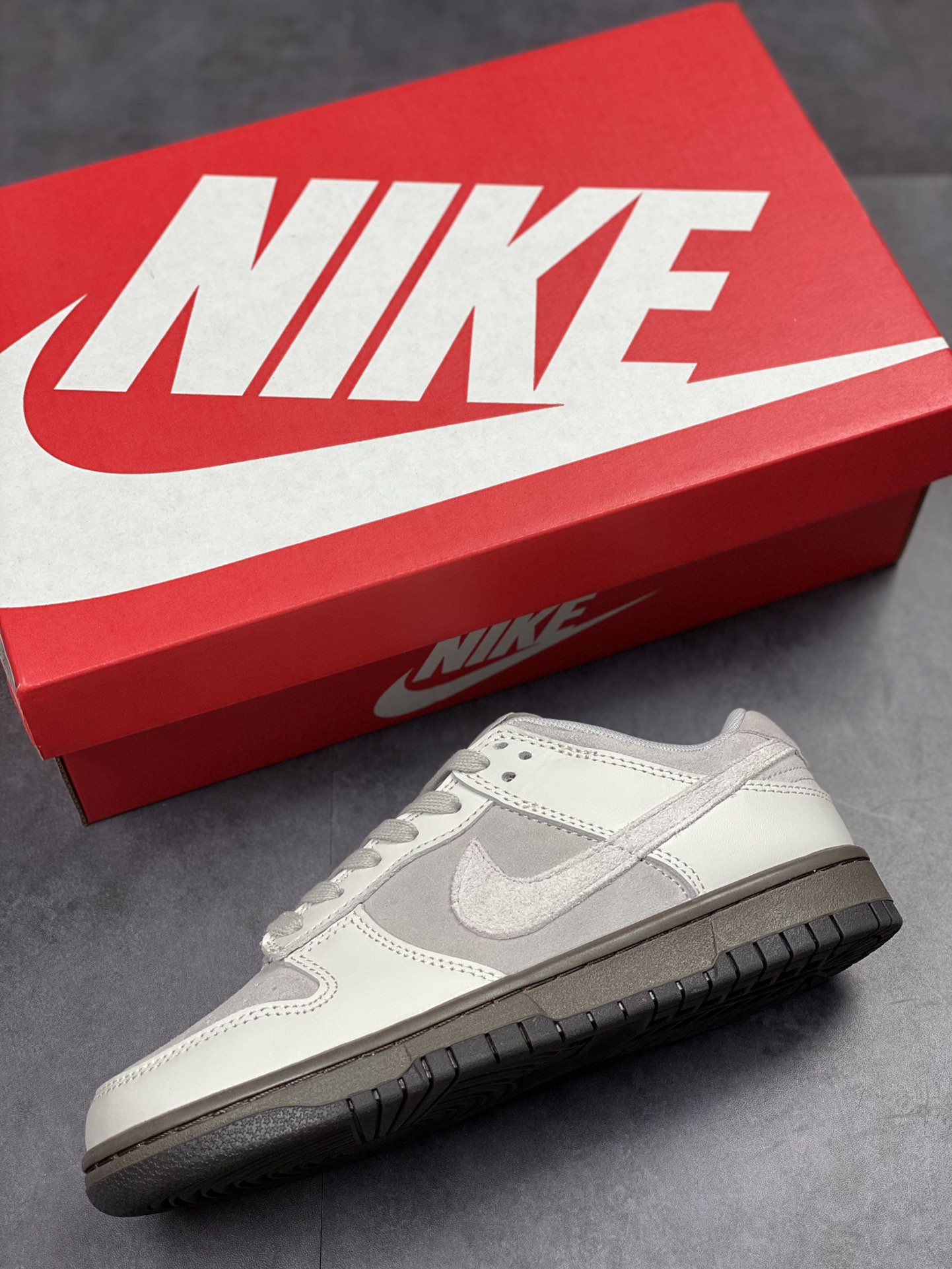 240 Nike SB Dunk Low ”Ironstone” 矿石灰 FD9746-001