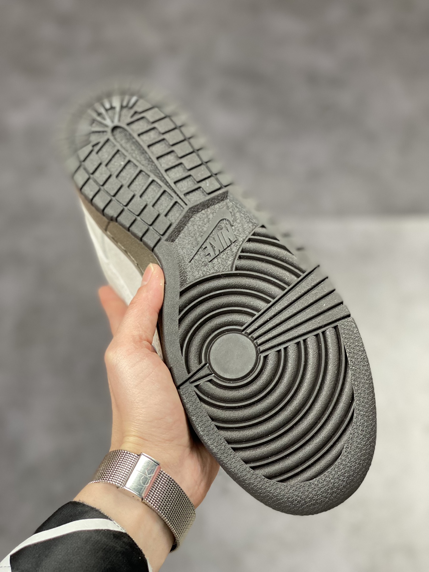 240 Nike SB Dunk Low ”Ironstone” 矿石灰 FD9746-001