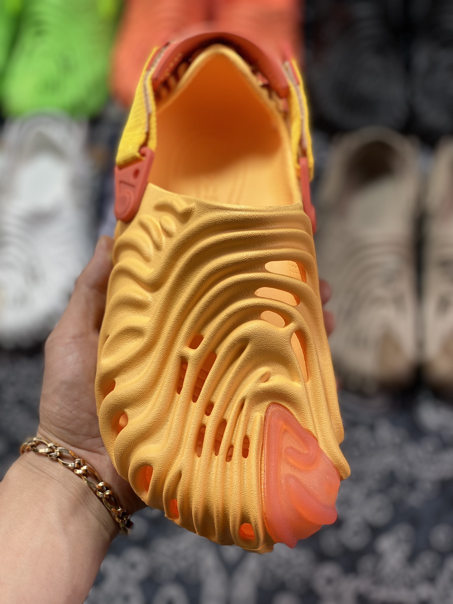 Salehe Bembury x Crocs Pollex Clog Fingerprint Spine Series Summer Slippers ”Orange” 207393-837