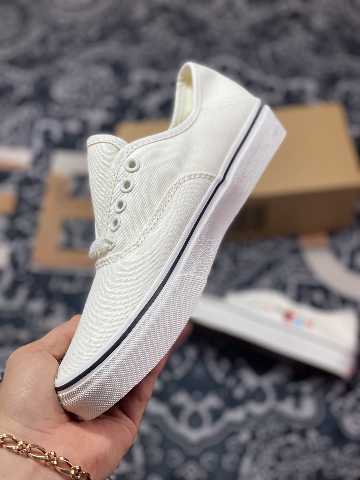 150   Vans Authentic VR3白色刺绣小花