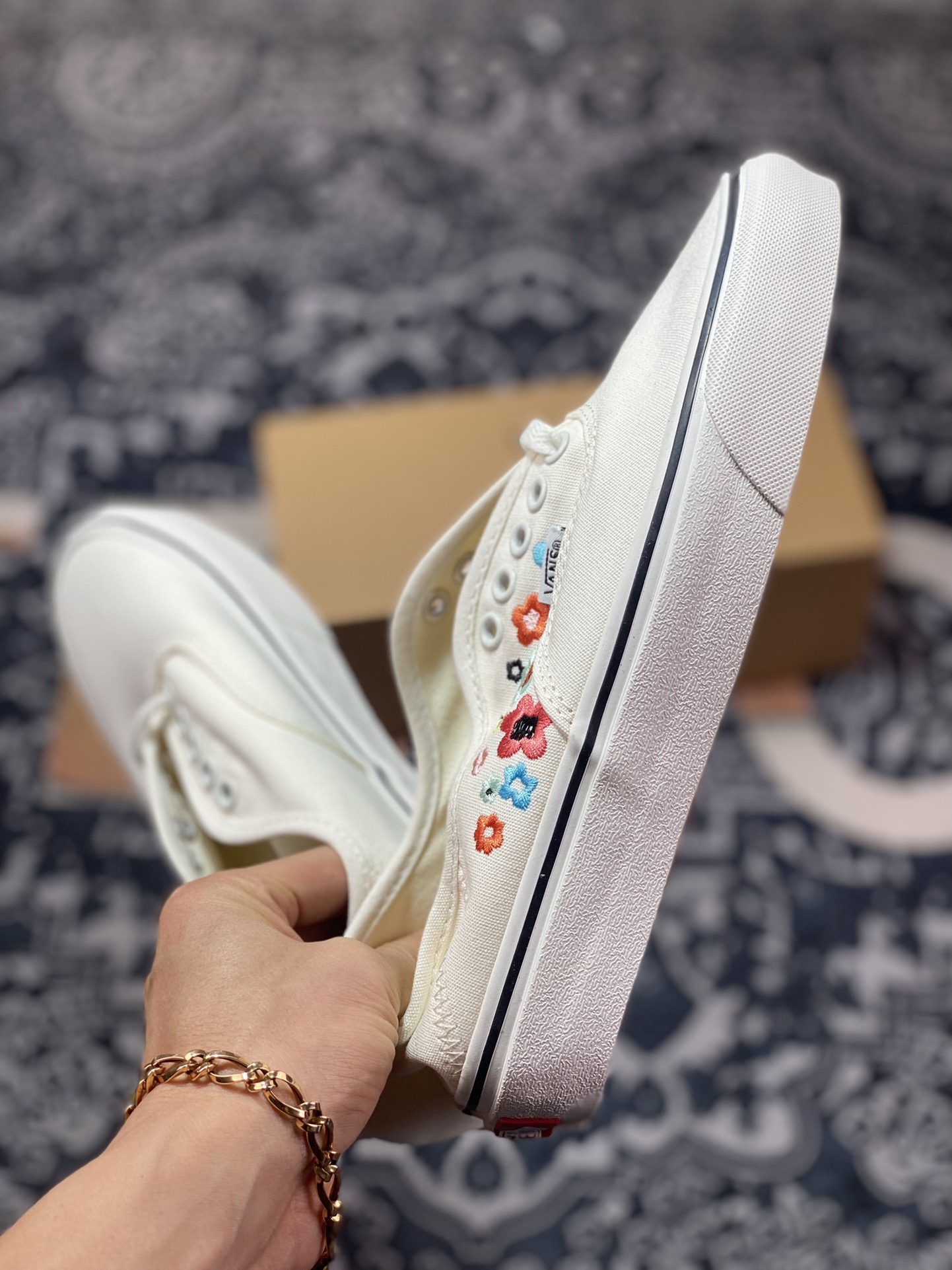 150   Vans Authentic VR3白色刺绣小花