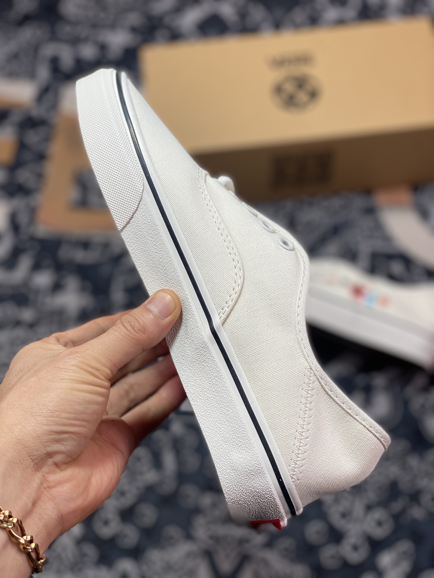 150   Vans Authentic VR3白色刺绣小花