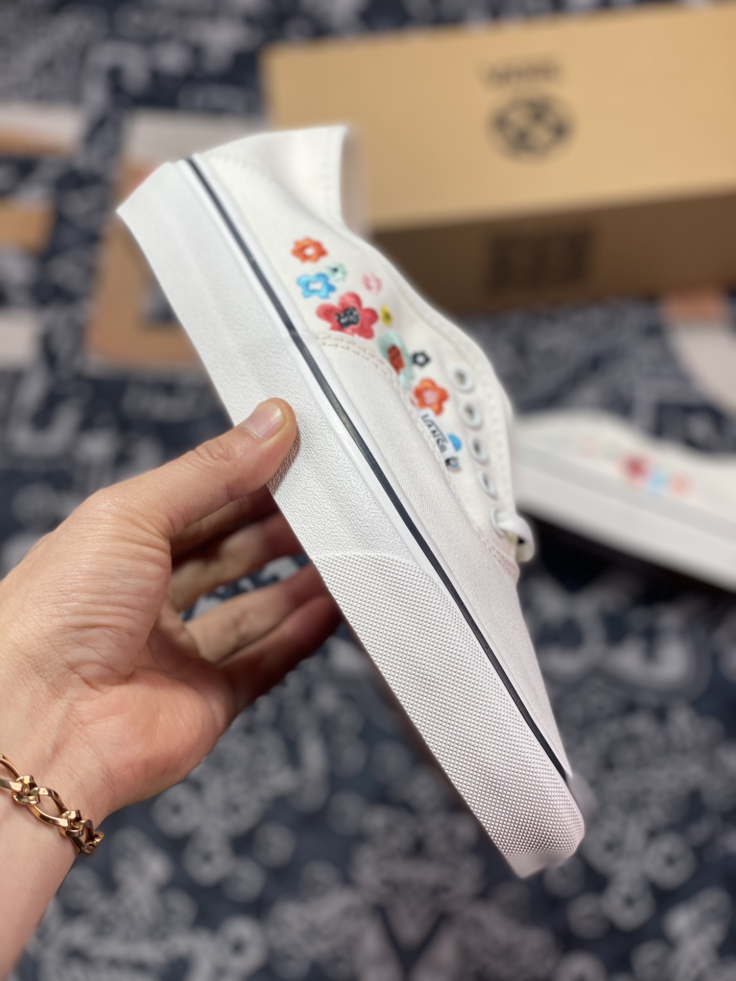 150   Vans Authentic VR3白色刺绣小花