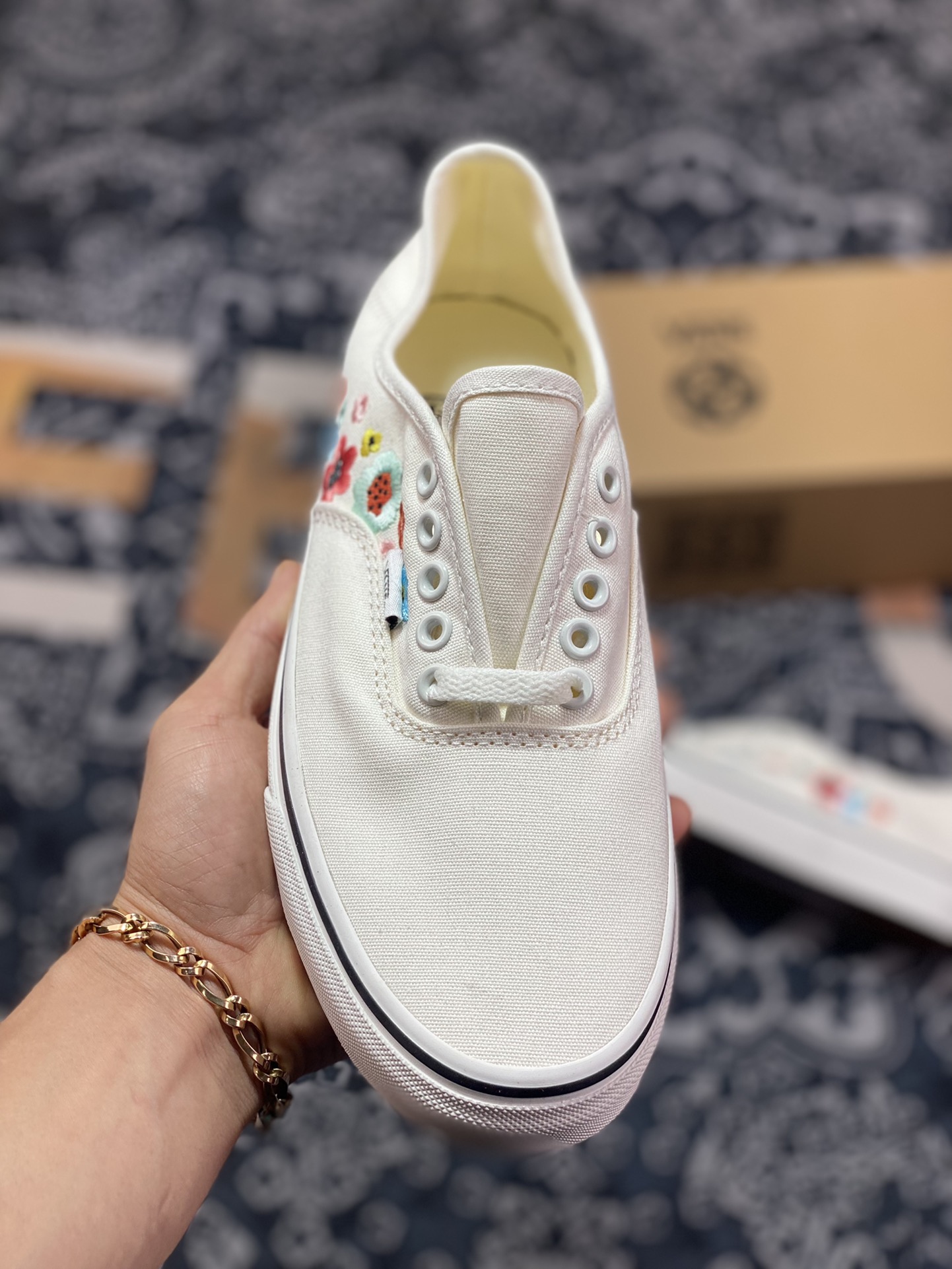 150   Vans Authentic VR3白色刺绣小花