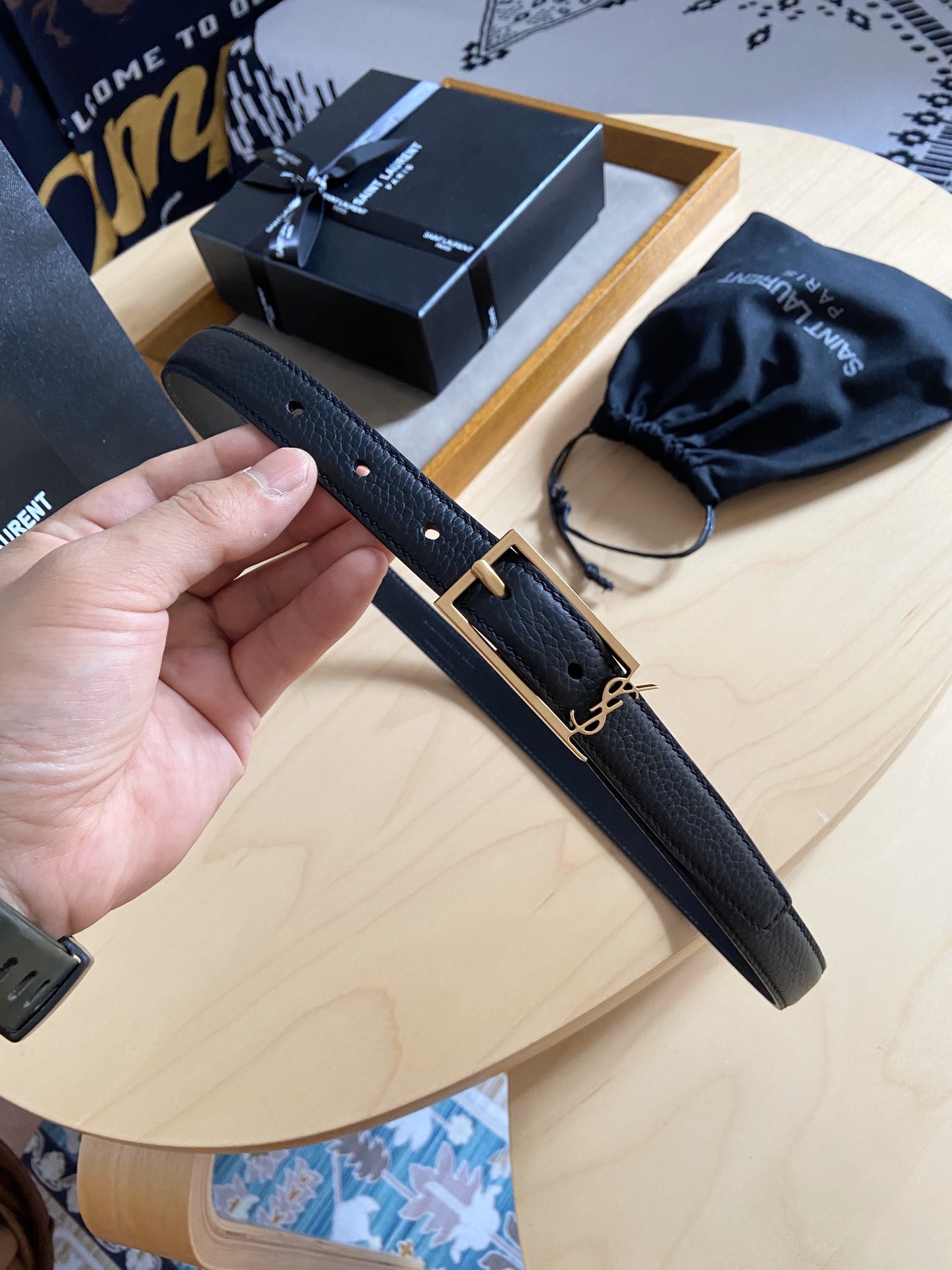 Saint Laurent 180 伊夫圣罗兰YSL 自诞生的那一刻起 就在人们心中留下了色彩缤纷 浪漫高雅的形象