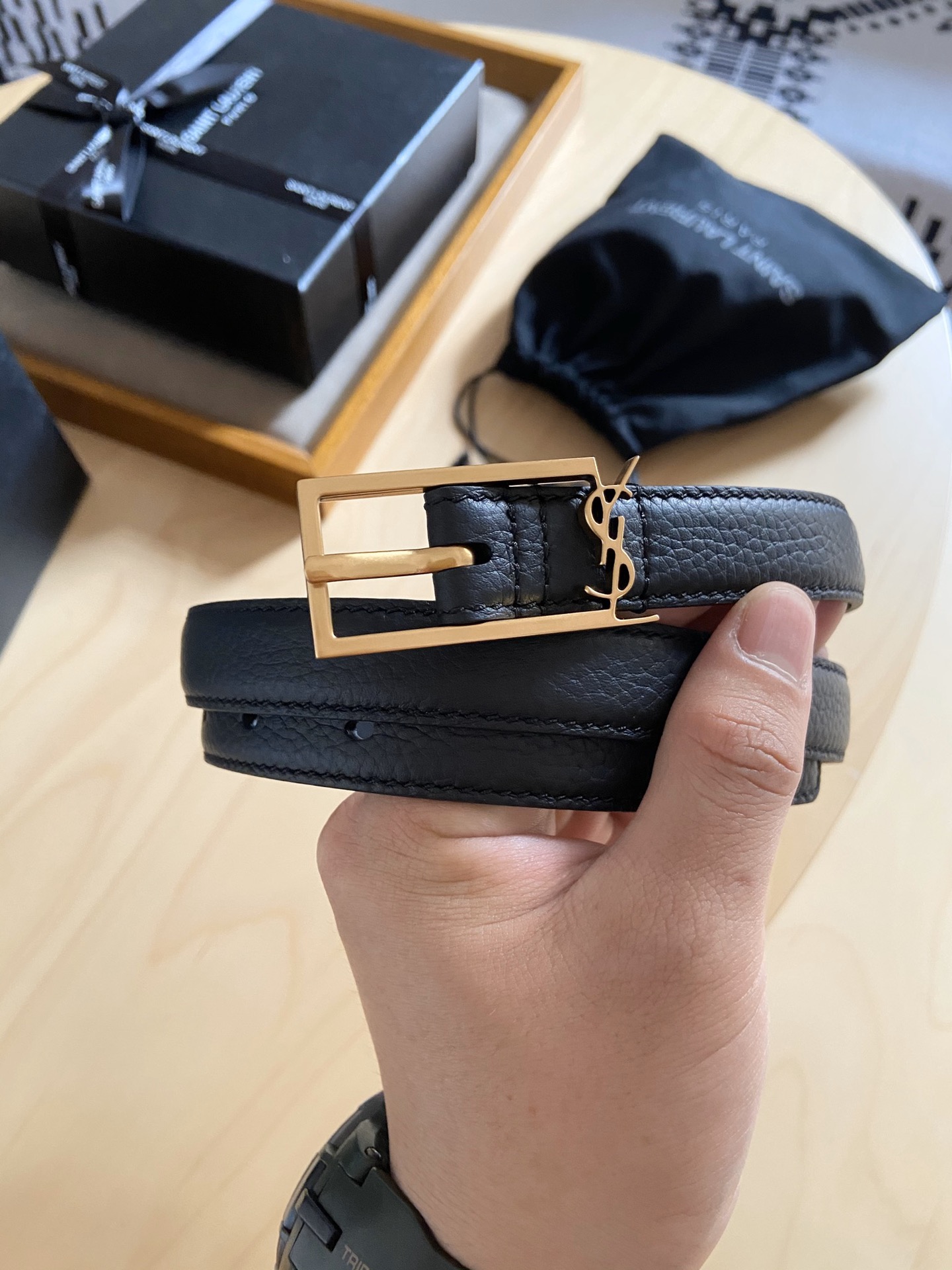 Saint Laurent 180 伊夫圣罗兰YSL 自诞生的那一刻起 就在人们心中留下了色彩缤纷 浪漫高雅的形象