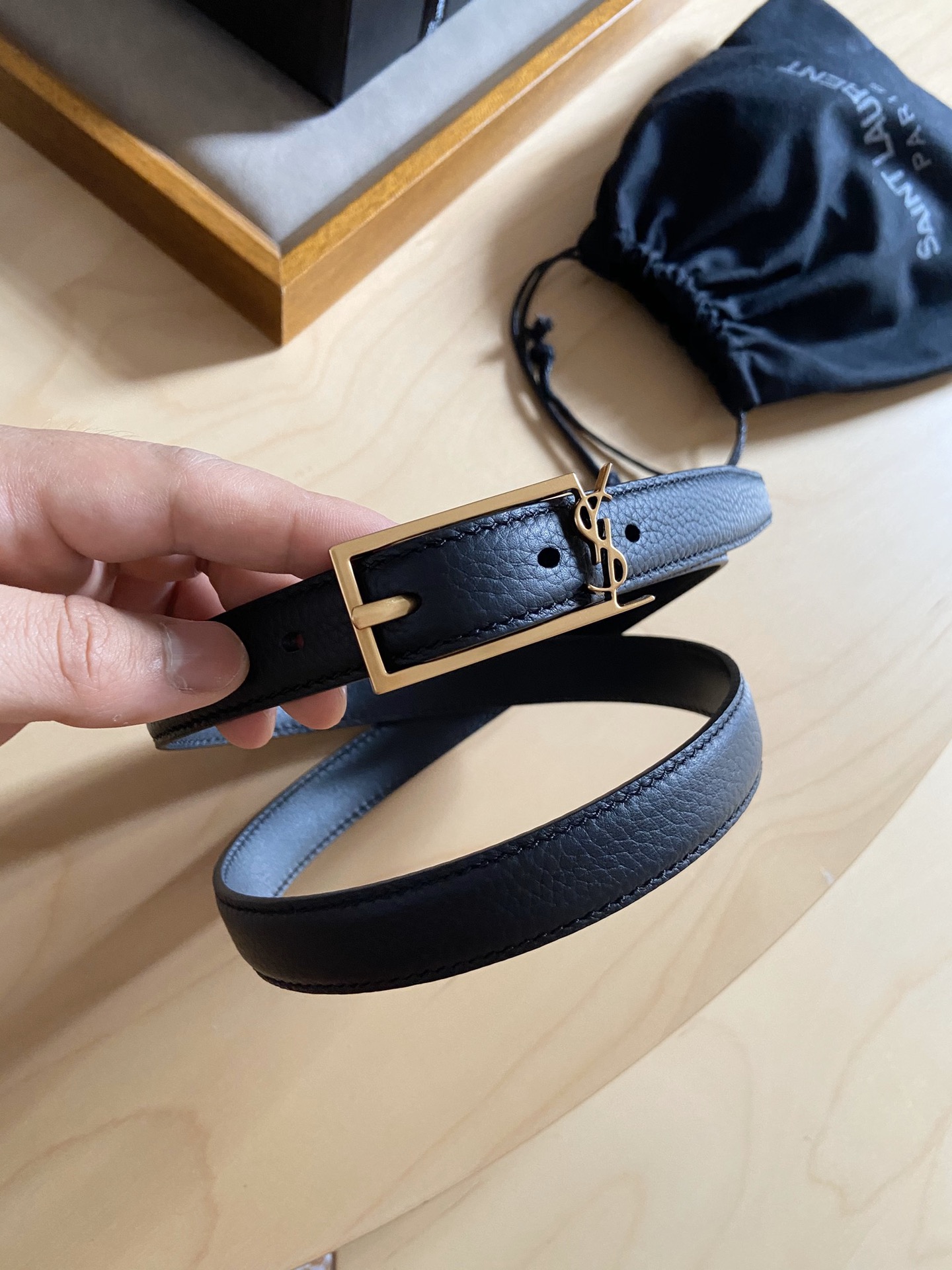 Saint Laurent 180 伊夫圣罗兰YSL 自诞生的那一刻起 就在人们心中留下了色彩缤纷 浪漫高雅的形象