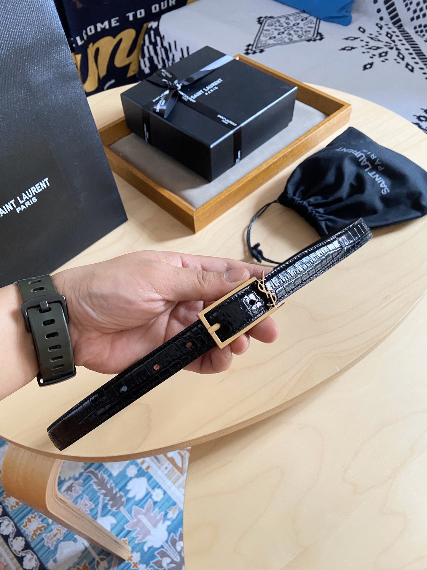 Saint Laurent 180 伊夫圣罗兰YSL 自诞生的那一刻起 就在人们心中留下了色彩缤纷 浪漫高雅的形象