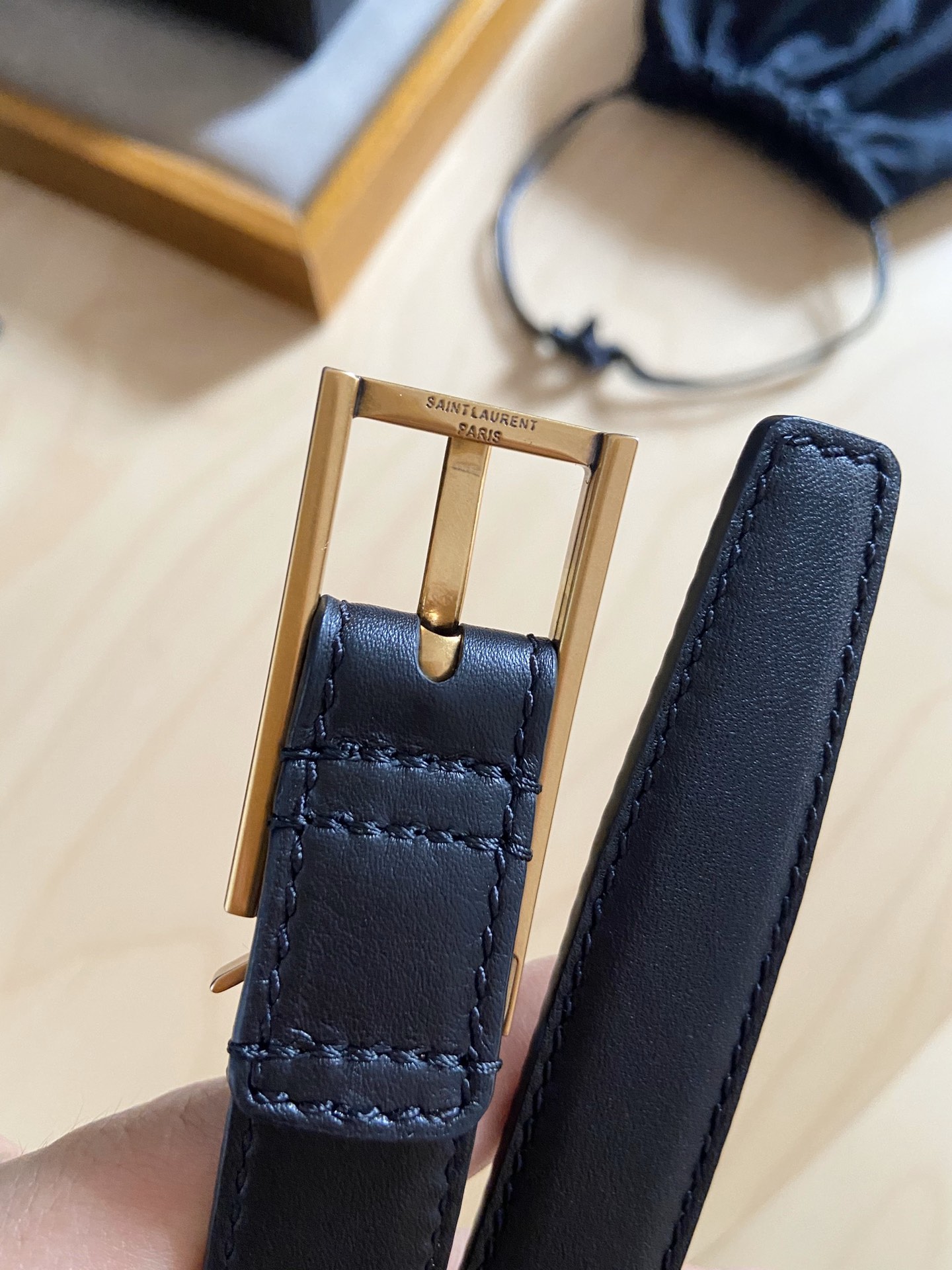 Saint Laurent 180 伊夫圣罗兰YSL 自诞生的那一刻起 就在人们心中留下了色彩缤纷 浪漫高雅的形象