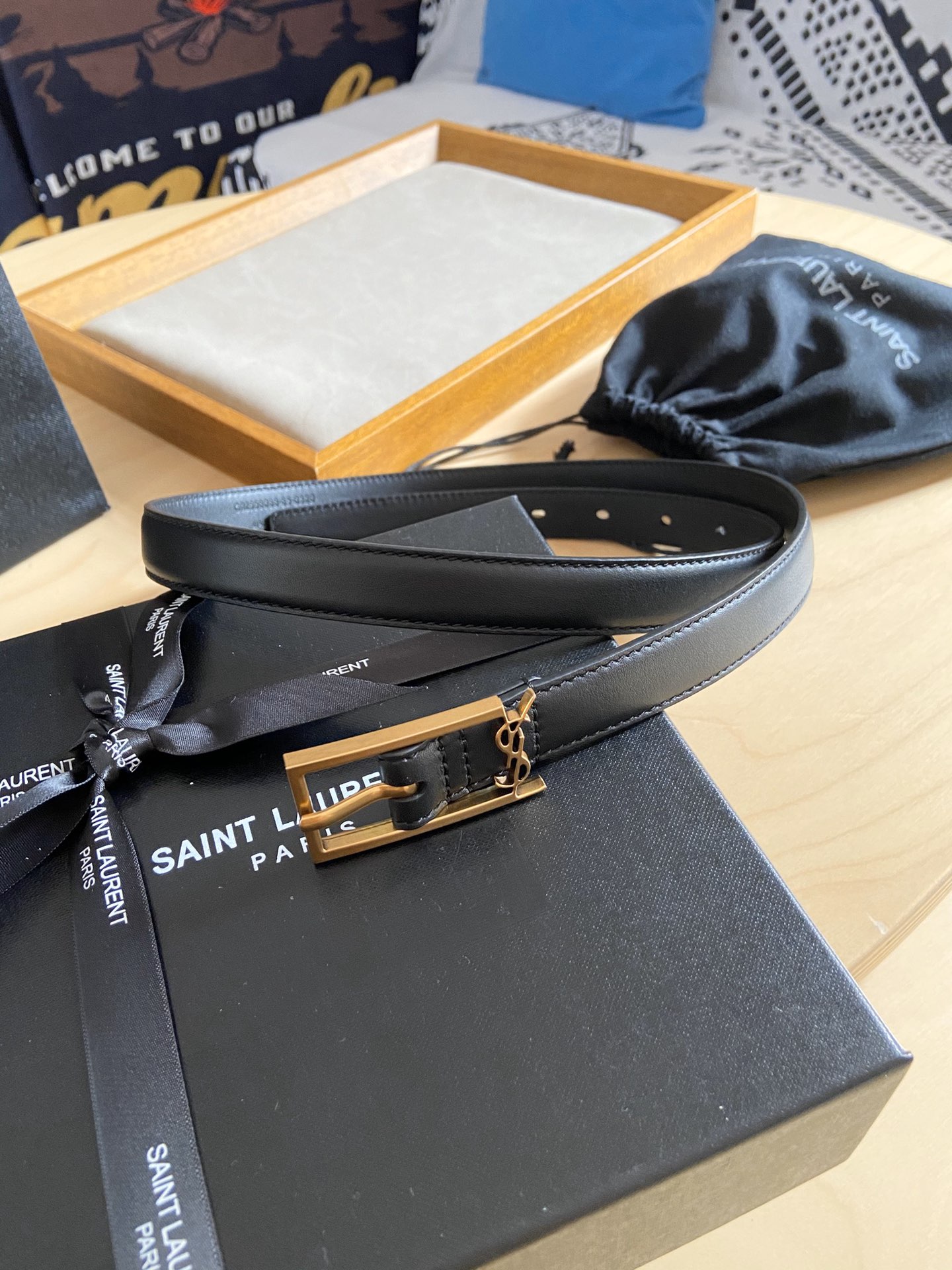 Saint Laurent 180 伊夫圣罗兰YSL 自诞生的那一刻起 就在人们心中留下了色彩缤纷 浪漫高雅的形象