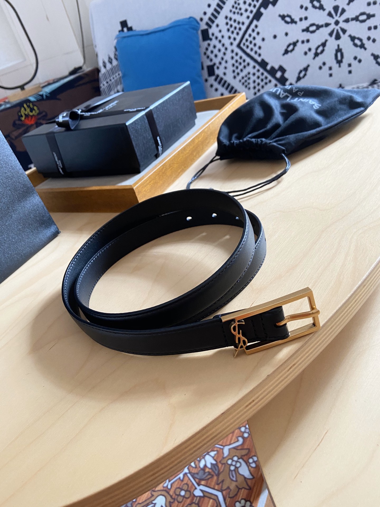 Saint Laurent 180 伊夫圣罗兰YSL 自诞生的那一刻起 就在人们心中留下了色彩缤纷 浪漫高雅的形象