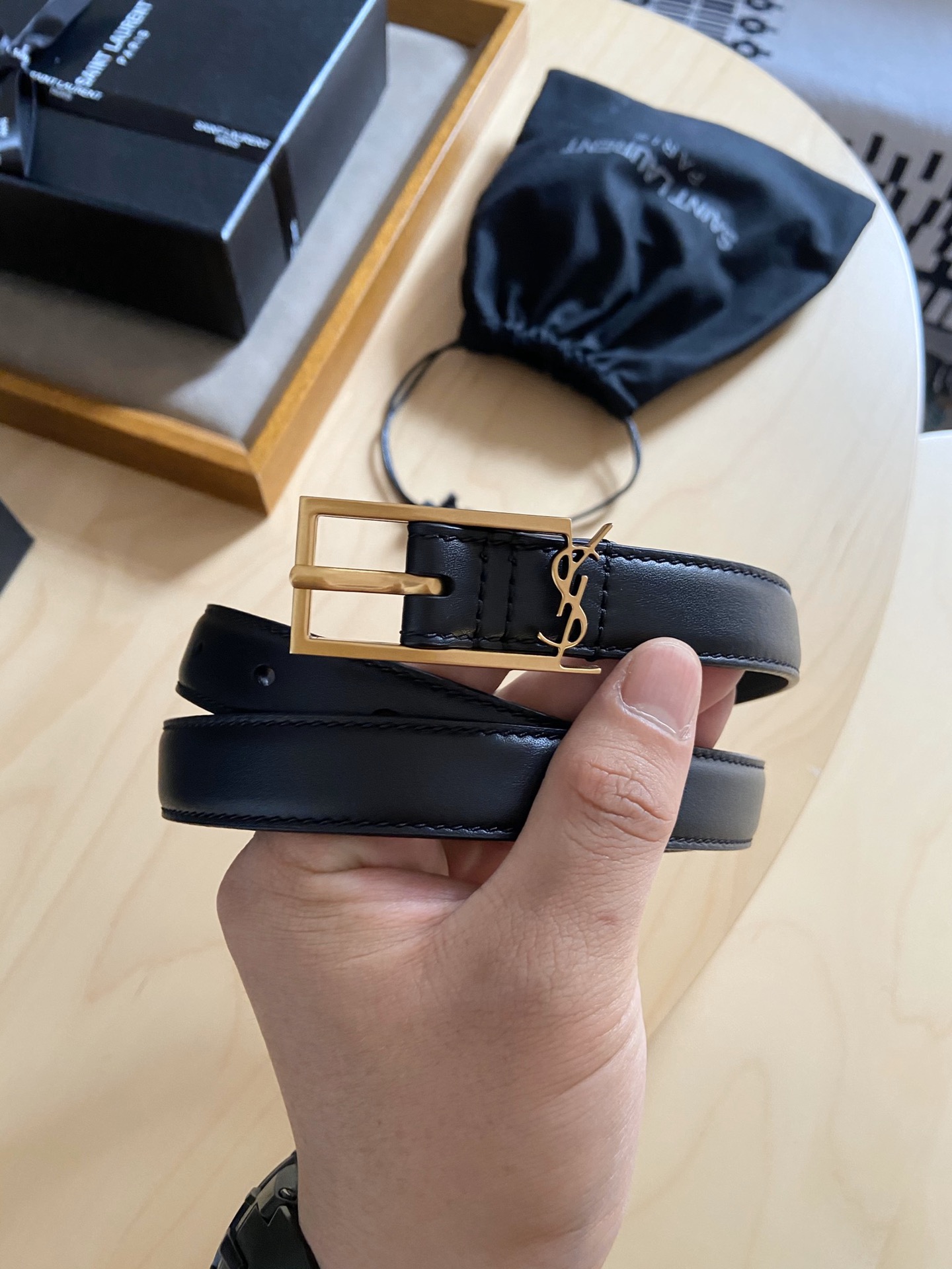 Saint Laurent 180 伊夫圣罗兰YSL 自诞生的那一刻起 就在人们心中留下了色彩缤纷 浪漫高雅的形象