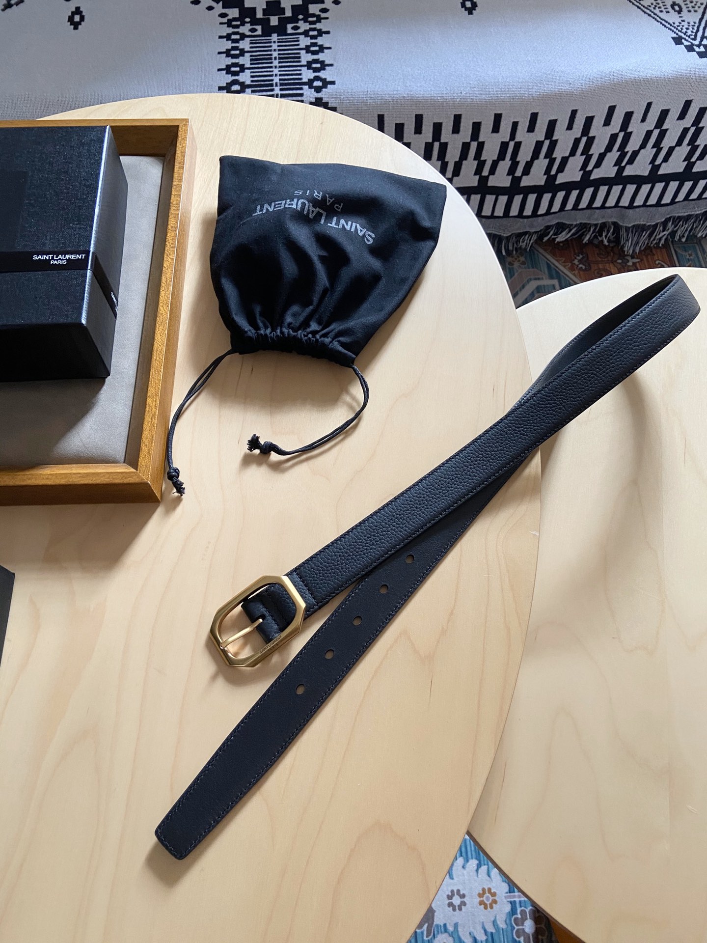 Saint Laurent 200 伊夫圣罗兰YSL 自诞生的那一刻起 就在人们心中留下了色彩缤纷 浪漫高雅的形象