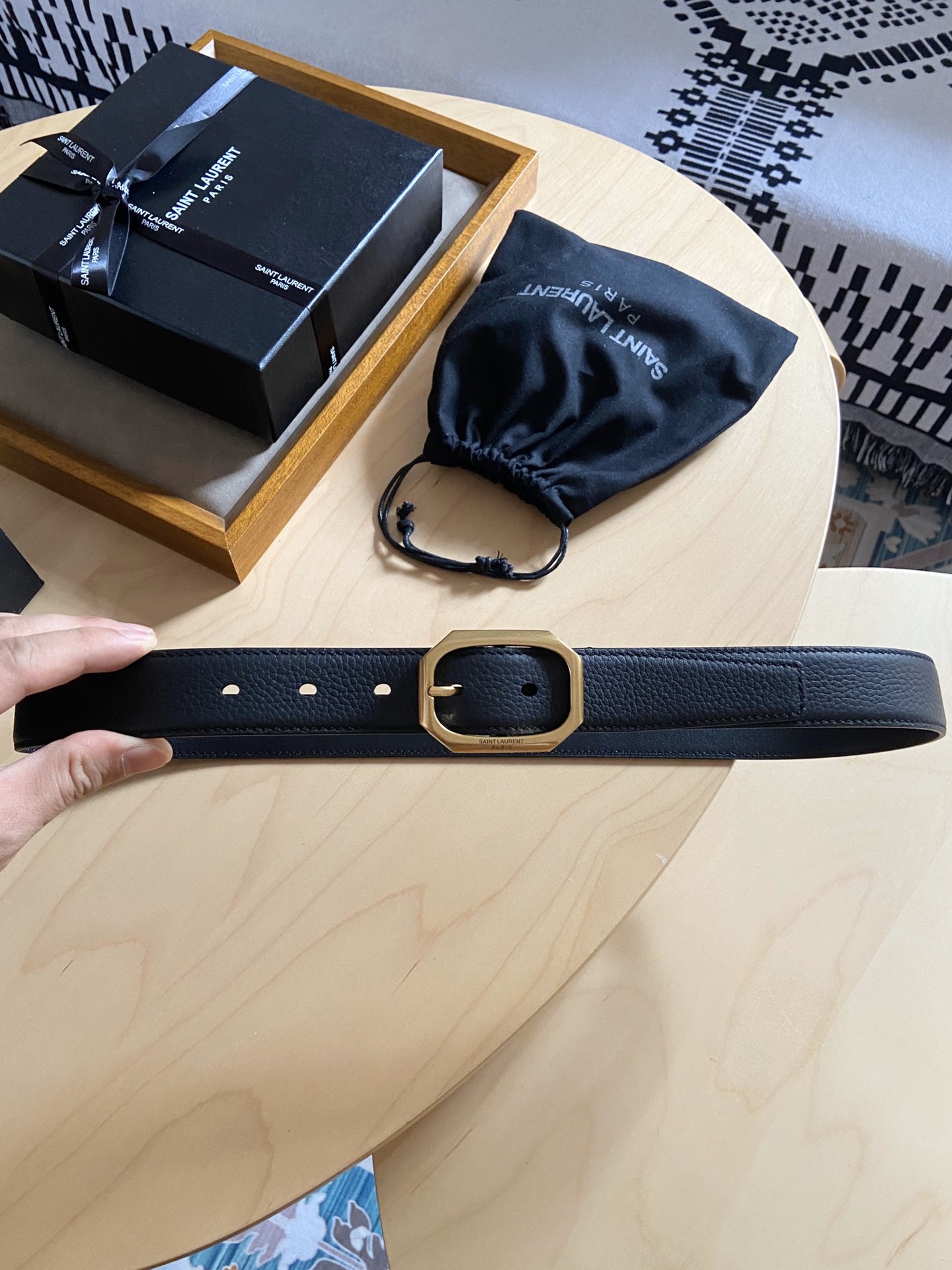 Saint Laurent 200 伊夫圣罗兰YSL 自诞生的那一刻起 就在人们心中留下了色彩缤纷 浪漫高雅的形象