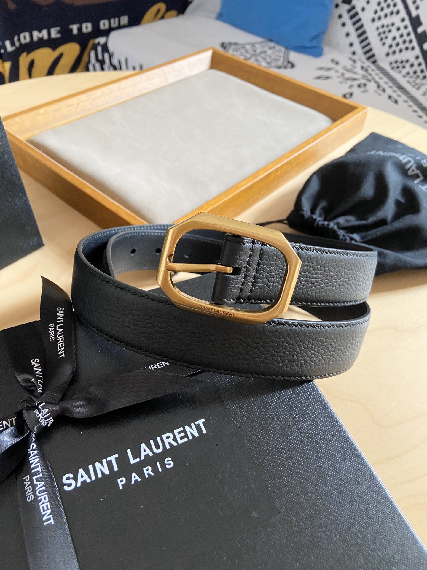 Saint Laurent 200 伊夫圣罗兰YSL 自诞生的那一刻起 就在人们心中留下了色彩缤纷 浪漫高雅的形象