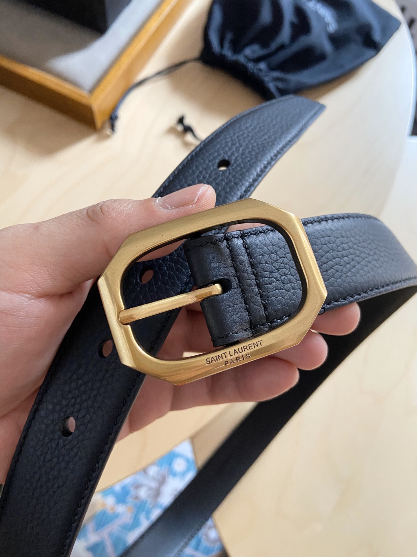 Saint Laurent 200 伊夫圣罗兰YSL 自诞生的那一刻起 就在人们心中留下了色彩缤纷 浪漫高雅的形象