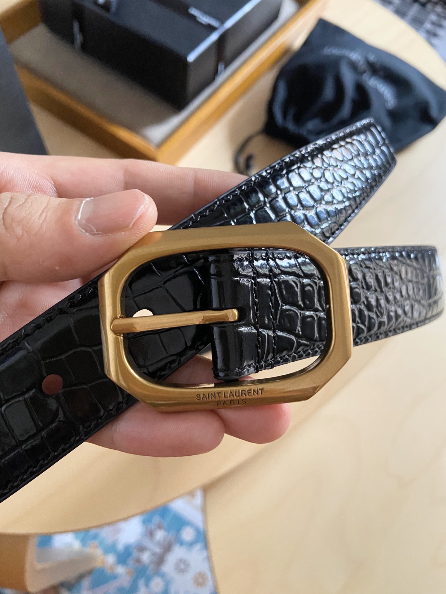 Saint Laurent 200 伊夫圣罗兰YSL 自诞生的那一刻起 就在人们心中留下了色彩缤纷 浪漫高雅的形象