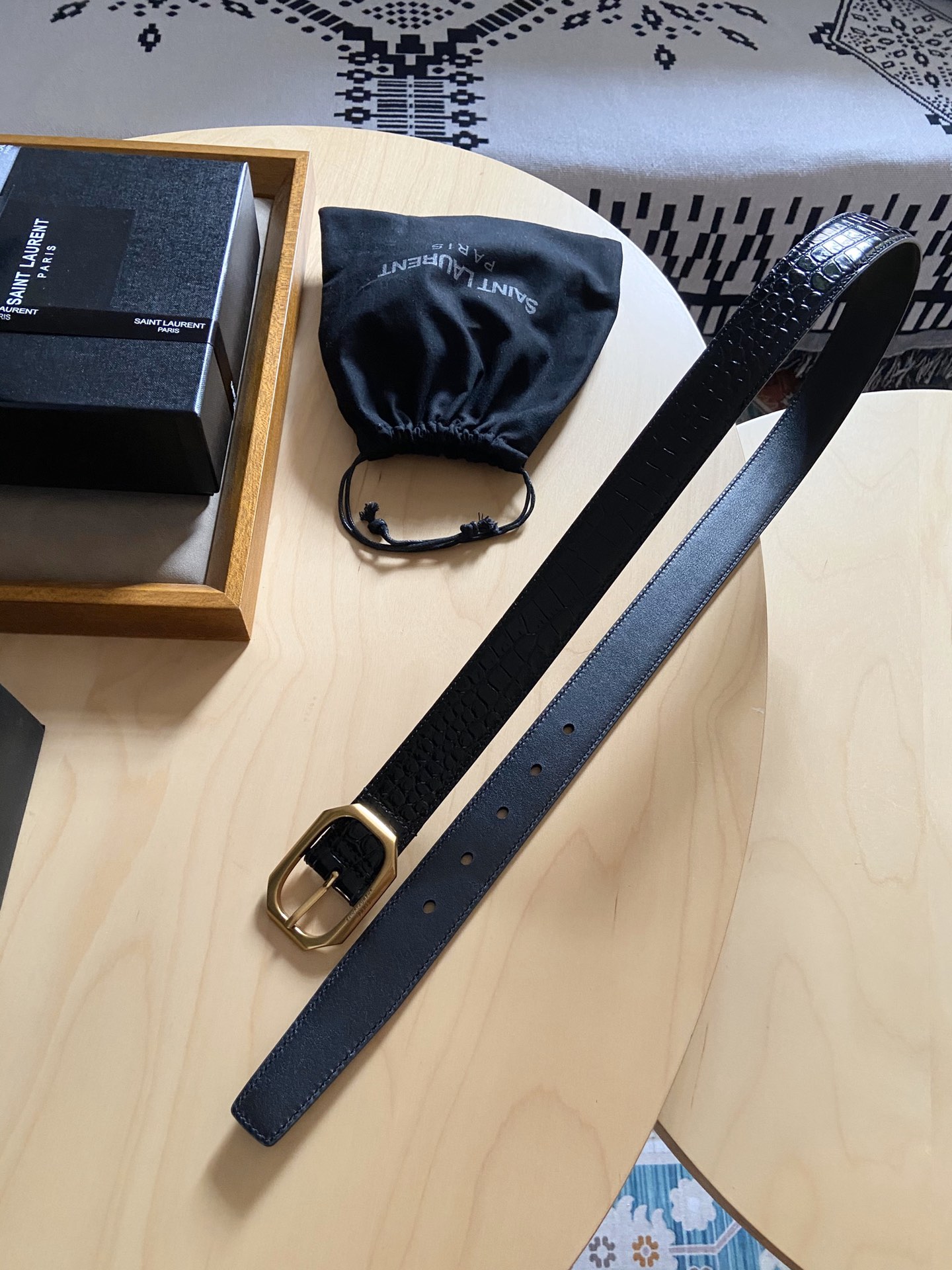 Saint Laurent 200 伊夫圣罗兰YSL 自诞生的那一刻起 就在人们心中留下了色彩缤纷 浪漫高雅的形象