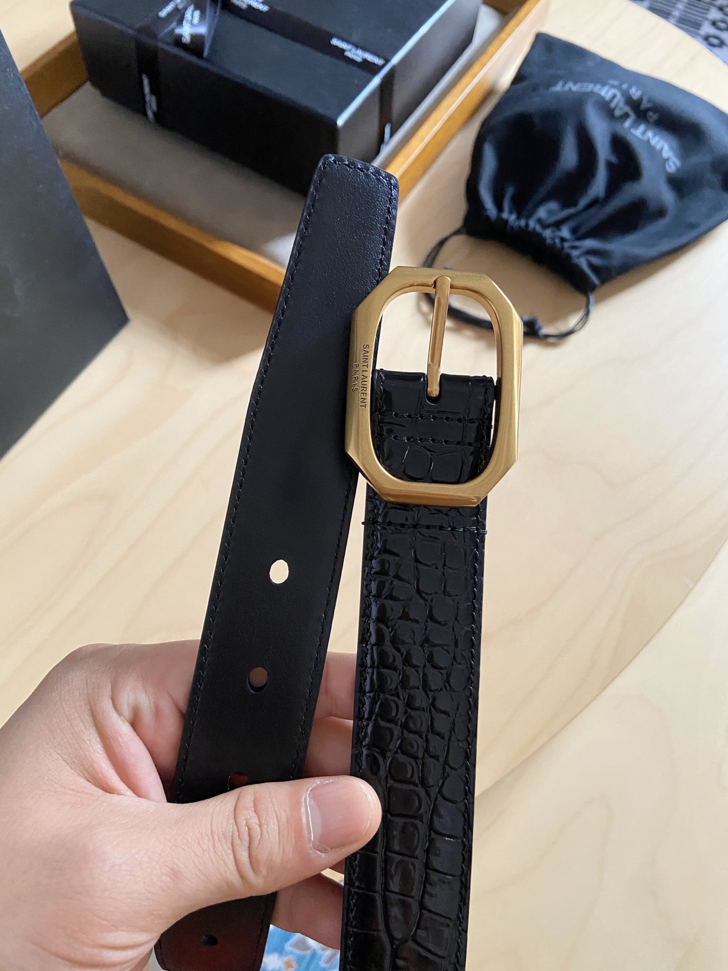Saint Laurent 200 伊夫圣罗兰YSL 自诞生的那一刻起 就在人们心中留下了色彩缤纷 浪漫高雅的形象