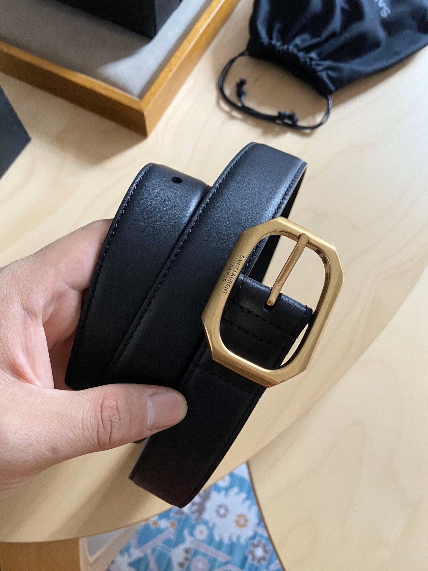 Saint Laurent 200 伊夫圣罗兰YSL 自诞生的那一刻起 就在人们心中留下了色彩缤纷 浪漫高雅的形象