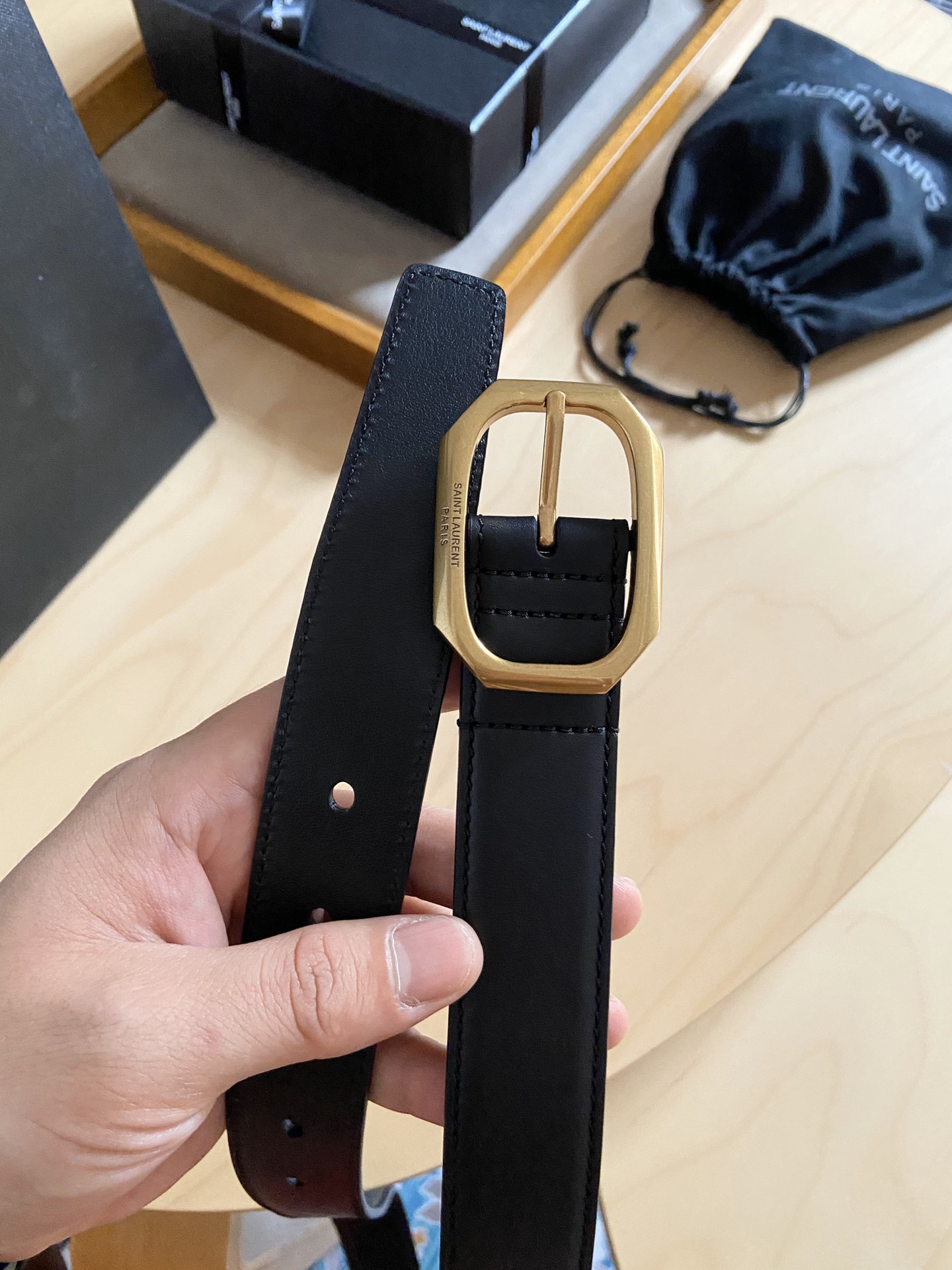 Saint Laurent 200 伊夫圣罗兰YSL 自诞生的那一刻起 就在人们心中留下了色彩缤纷 浪漫高雅的形象