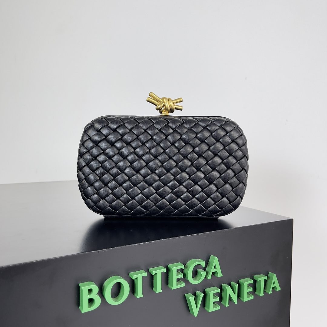 Bottega Veneta Crossbody & Shoulder Bags Buy Sell
 Weave Vintage