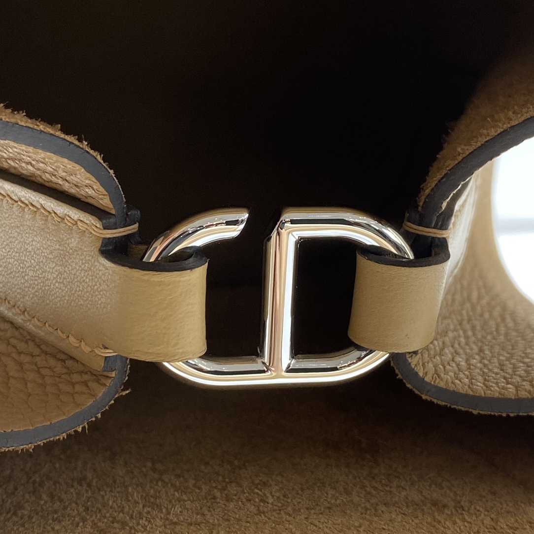 Hermès 专柜款经典手袋 6