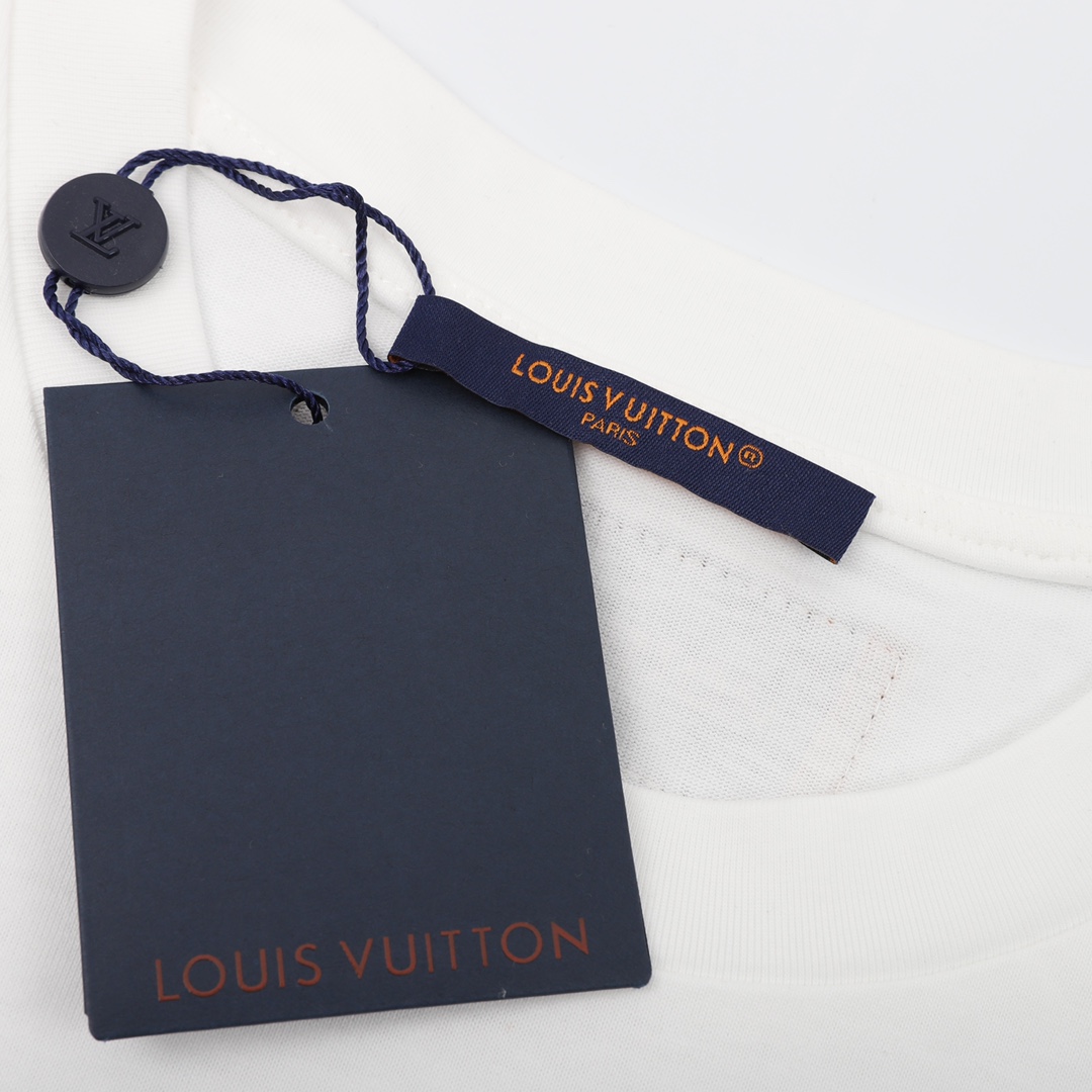 160 Louis Vuitton/路易威登 经典大V后背印花短袖T恤