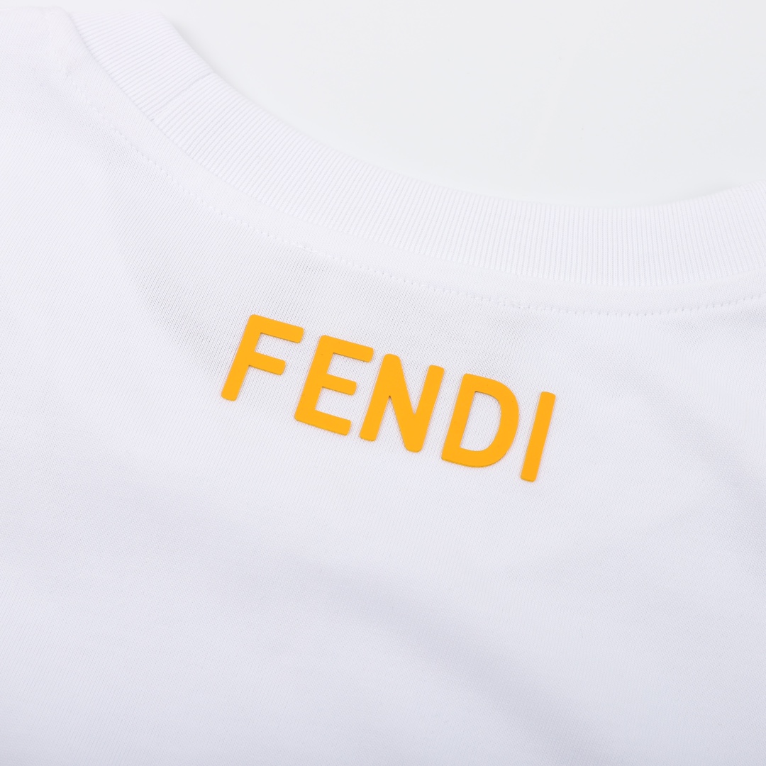 170 Fendi/芬迪 经典胶皮怪兽眼睛短袖 采用60支丝光双股面料