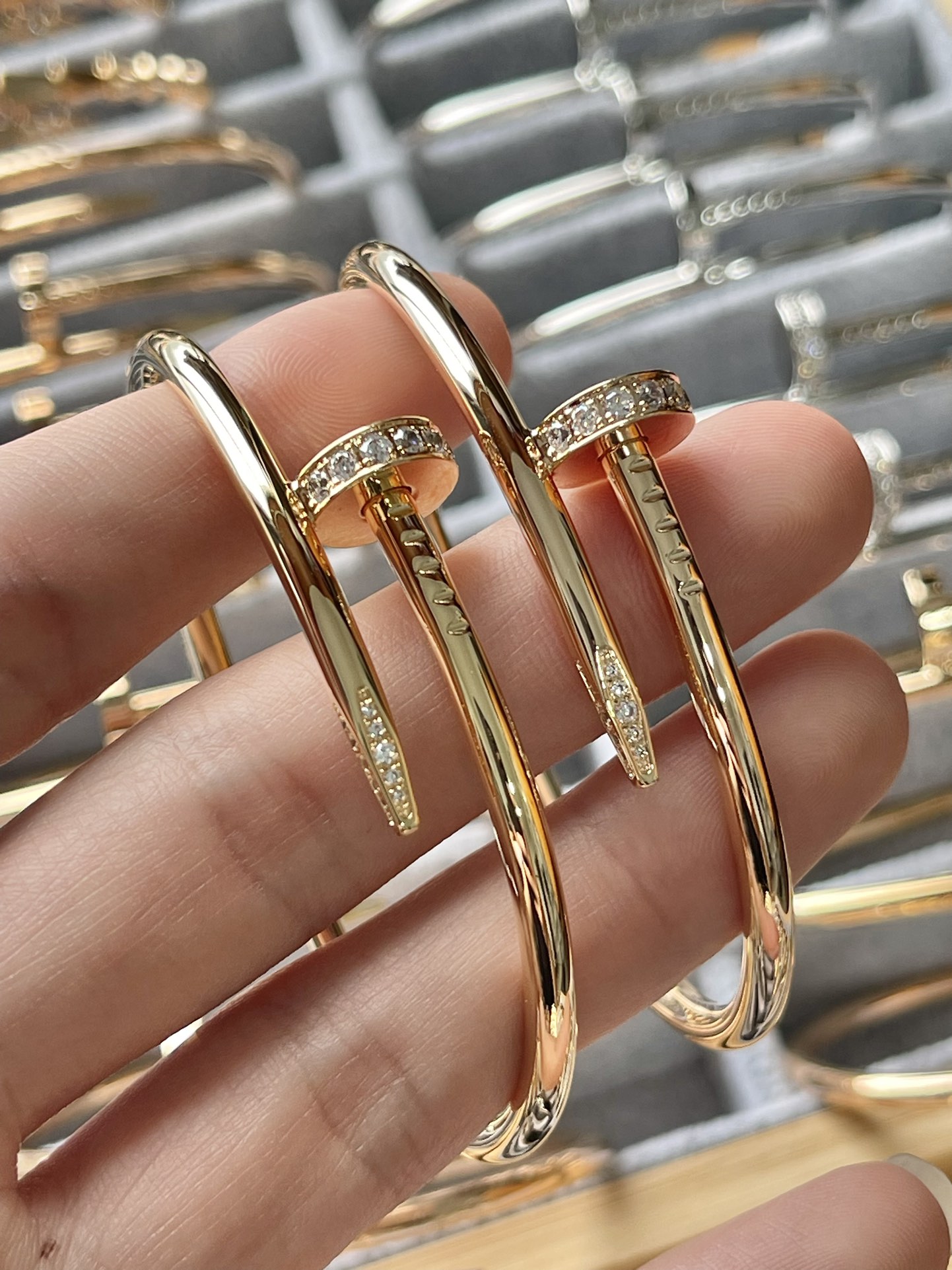 Cartier 卡地亚 宽版钉子手镯