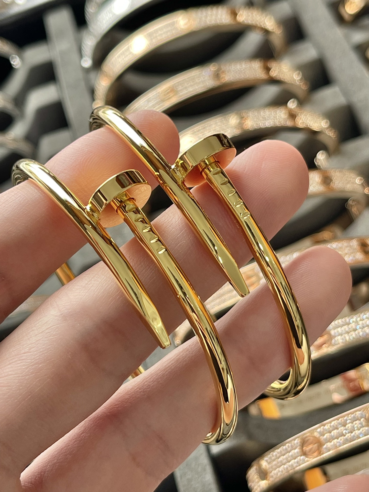 Cartier 卡地亚 宽版钉子手镯